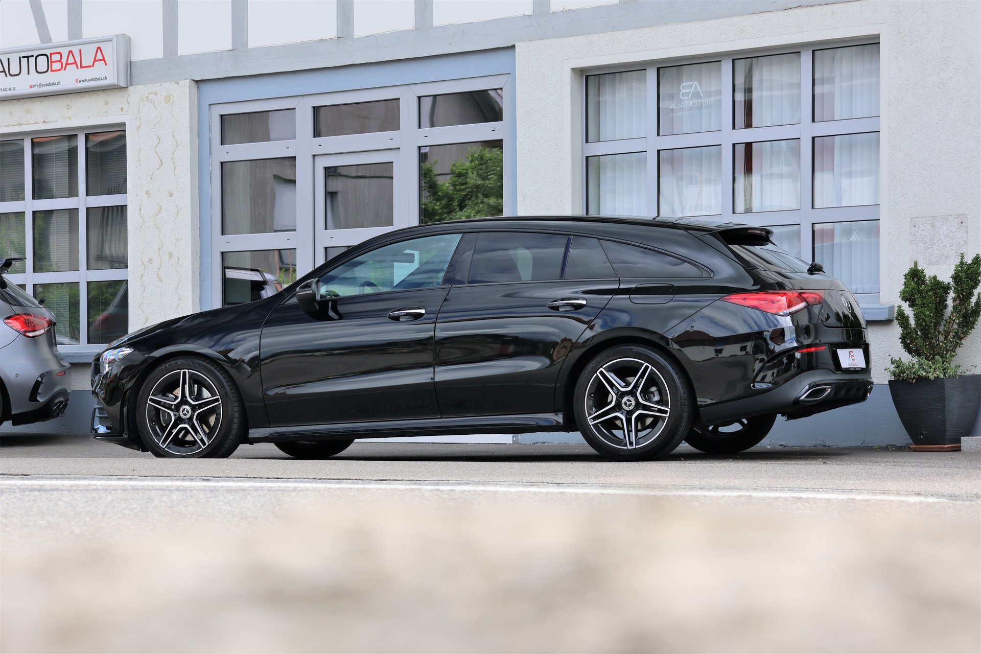 MERCEDES-BENZ CLA Shooting Brake 220 d 4Matic AMG Line (CH)-showroom-element-3