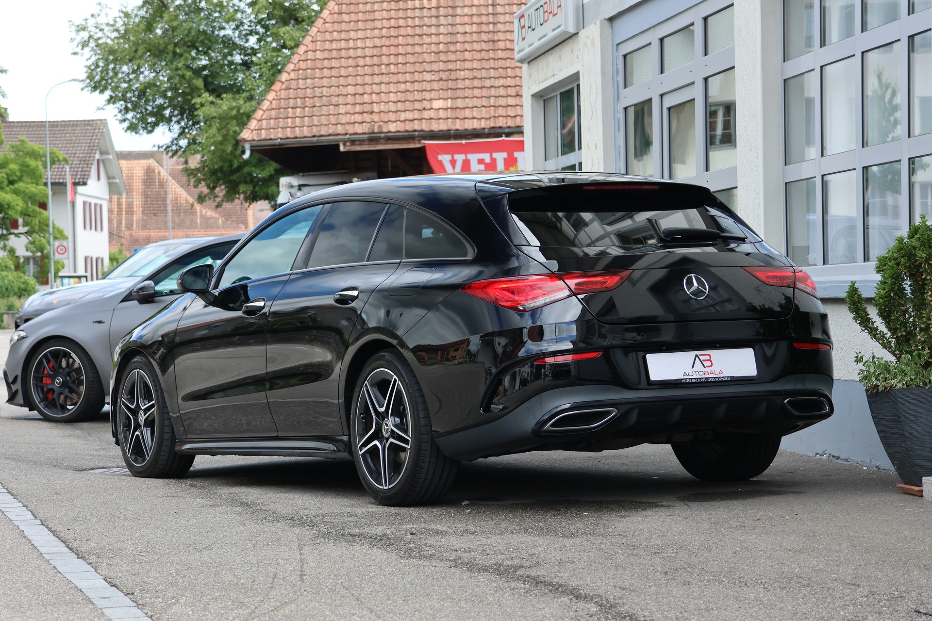 MERCEDES-BENZ CLA Shooting Brake 220 d 4Matic AMG Line (CH)-showroom-element-2