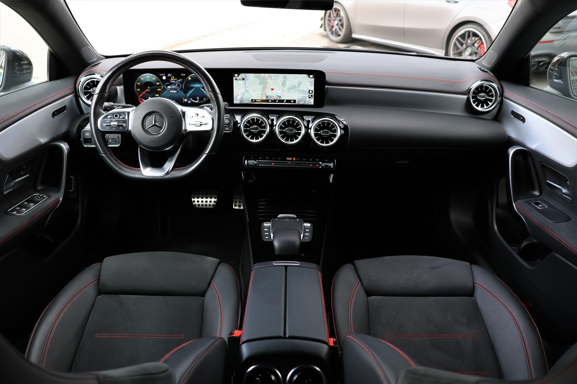 MERCEDES-BENZ CLA Shooting Brake 220 d 4Matic AMG Line (CH)-image-14