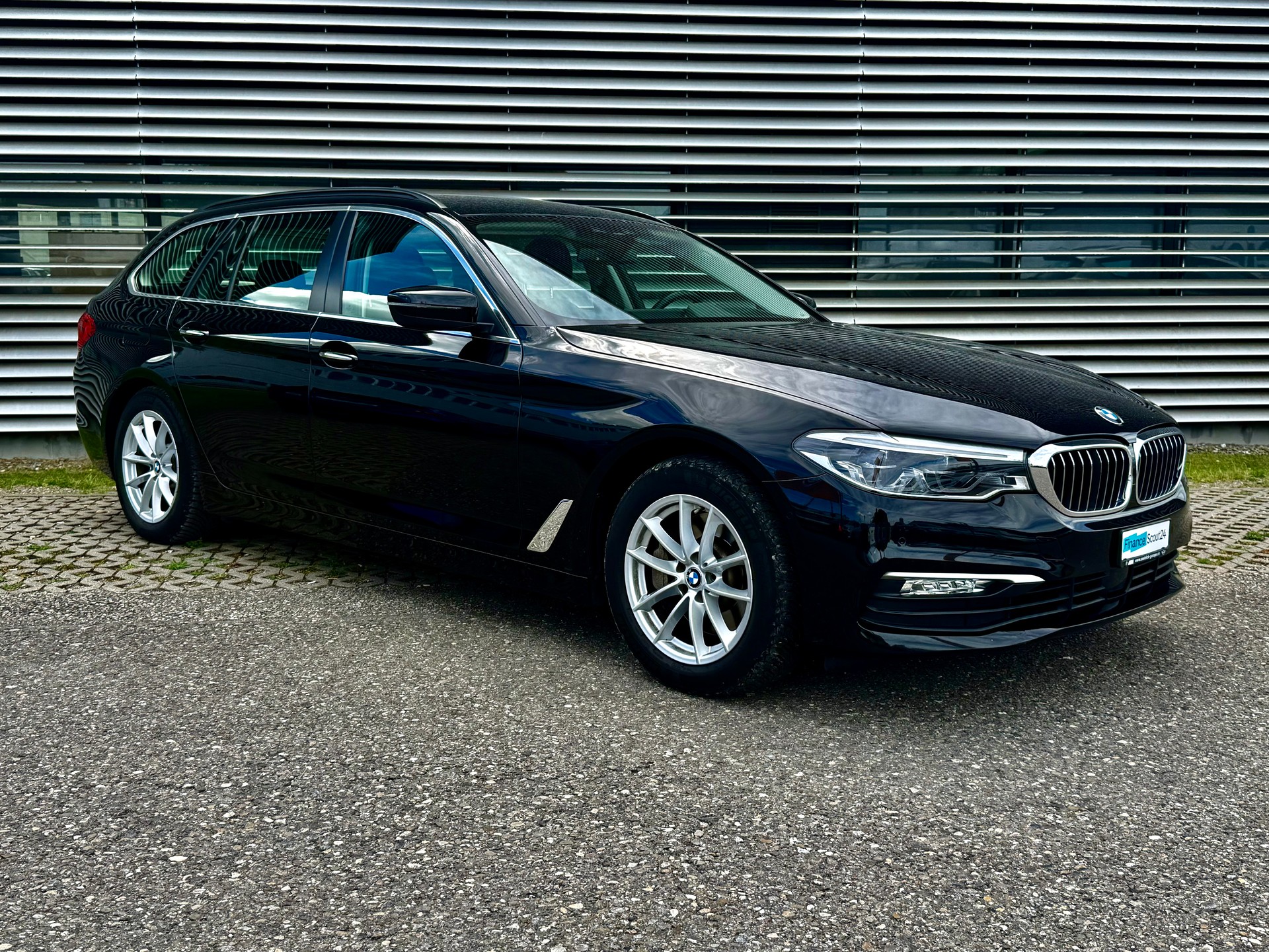 BMW 530d xDrive Touring Steptronic-image-13