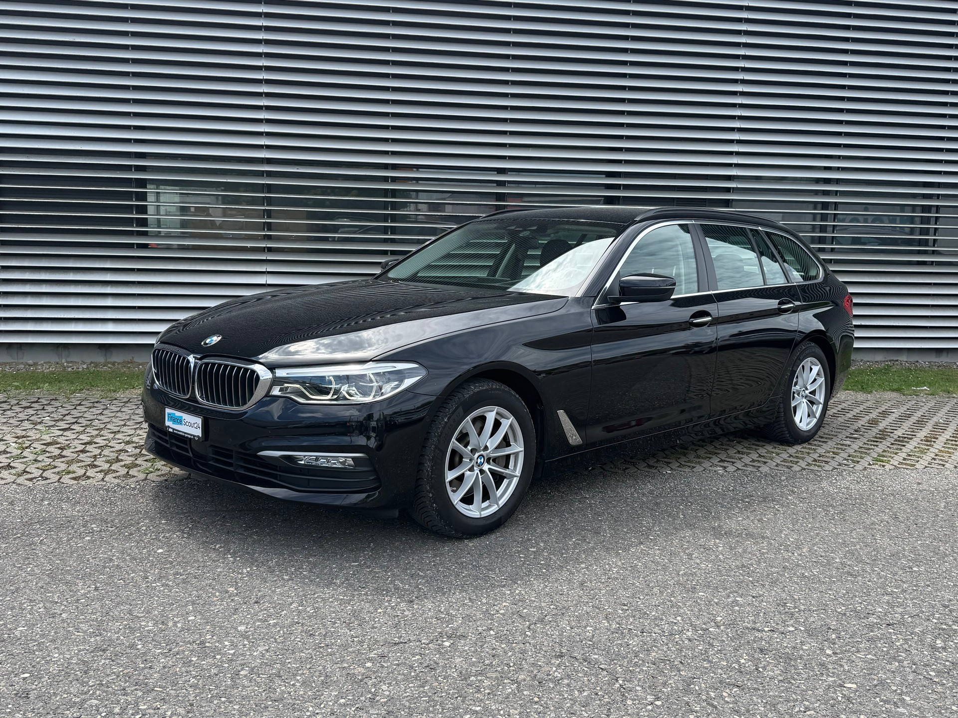 BMW 530d xDrive Touring Steptronic-image-5
