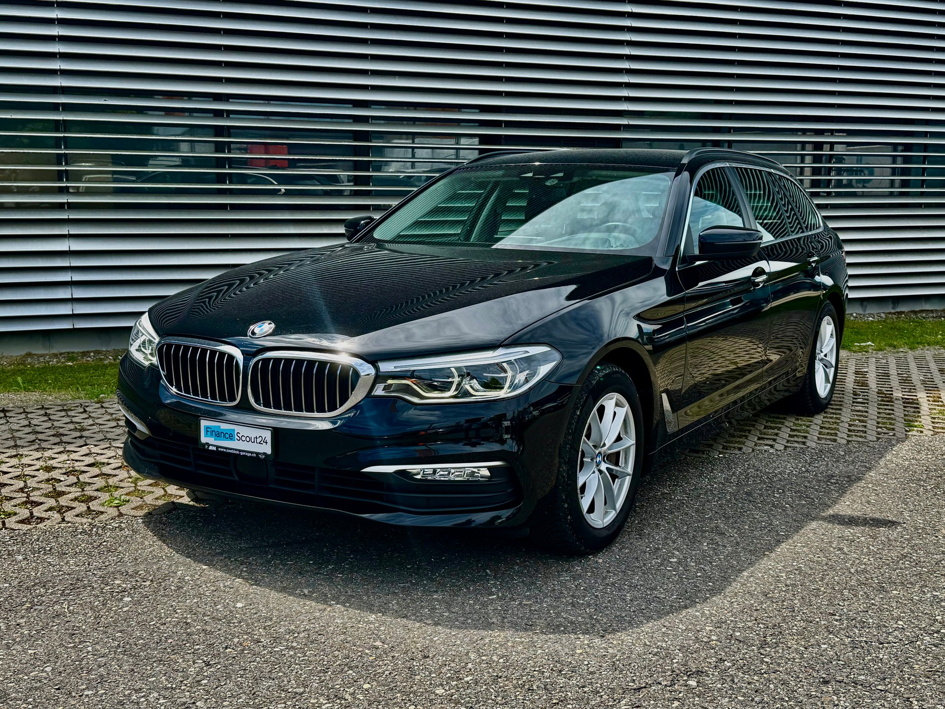 BMW 530d xDrive Touring Steptronic-image-1
