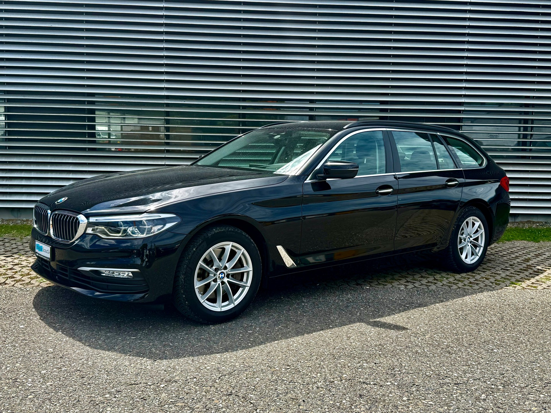 BMW 530d xDrive Touring Steptronic-image-2