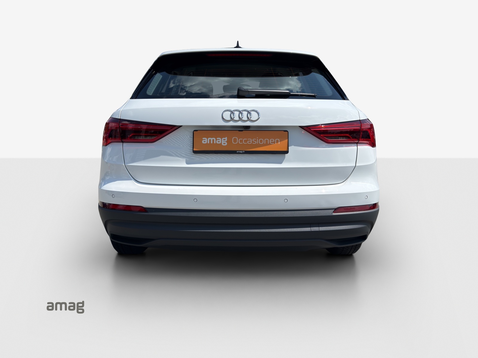 AUDI Q3 35 TFSI Attraction S-tronic-showroom-element-3