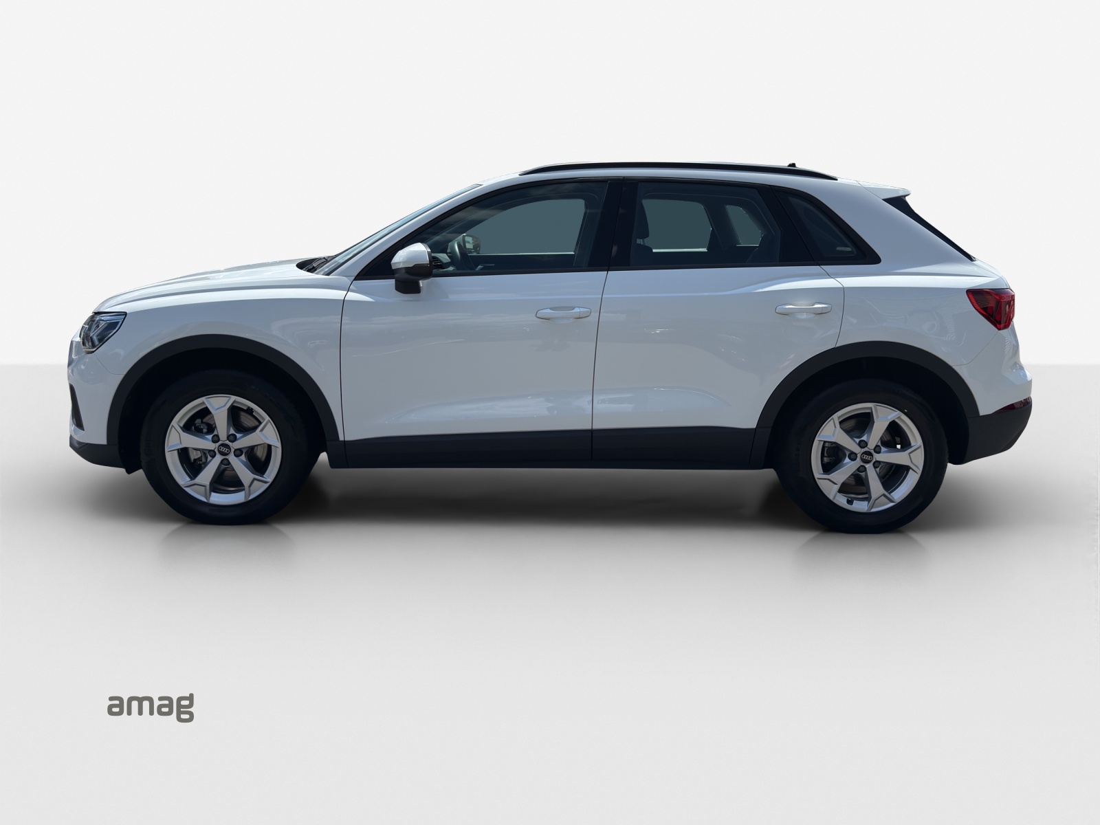AUDI Q3 35 TFSI Attraction S-tronic-showroom-element-1