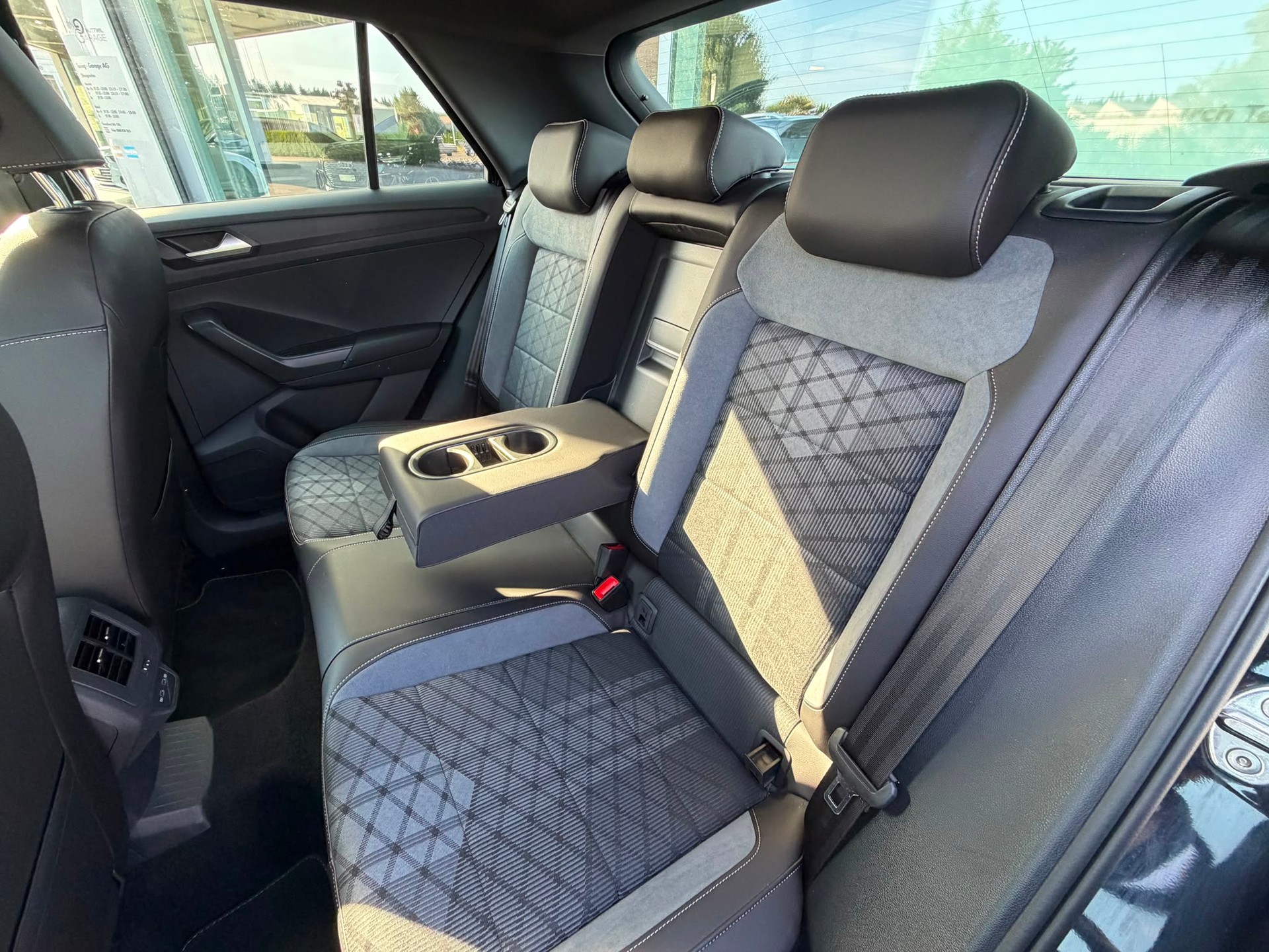VW T-Roc 2.0 TSI R-Line DSG 4Motion-image-24