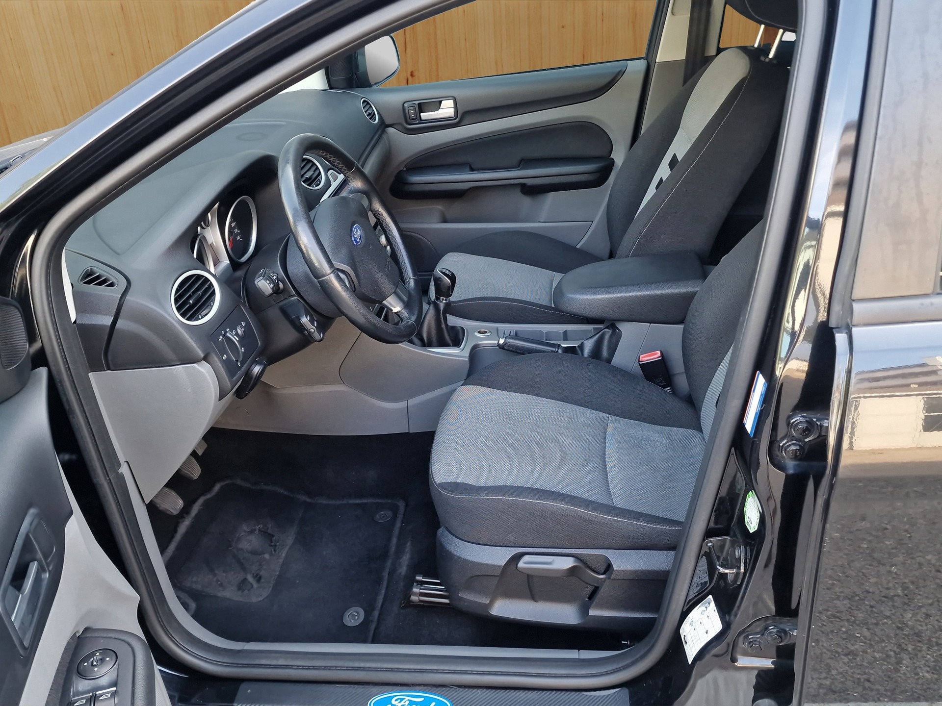 FORD Focus 1.8i Carving-image-8