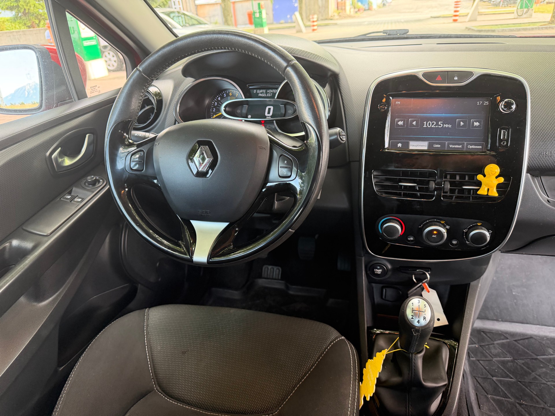 RENAULT Clio 0.9 12V Swiss Edition-image-7
