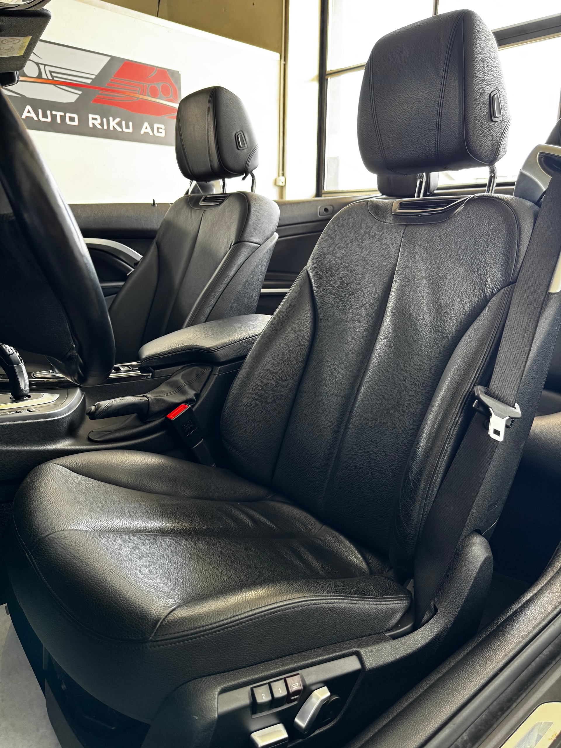 BMW 420d Cabriolet Luxury Line Steptronic-image-24