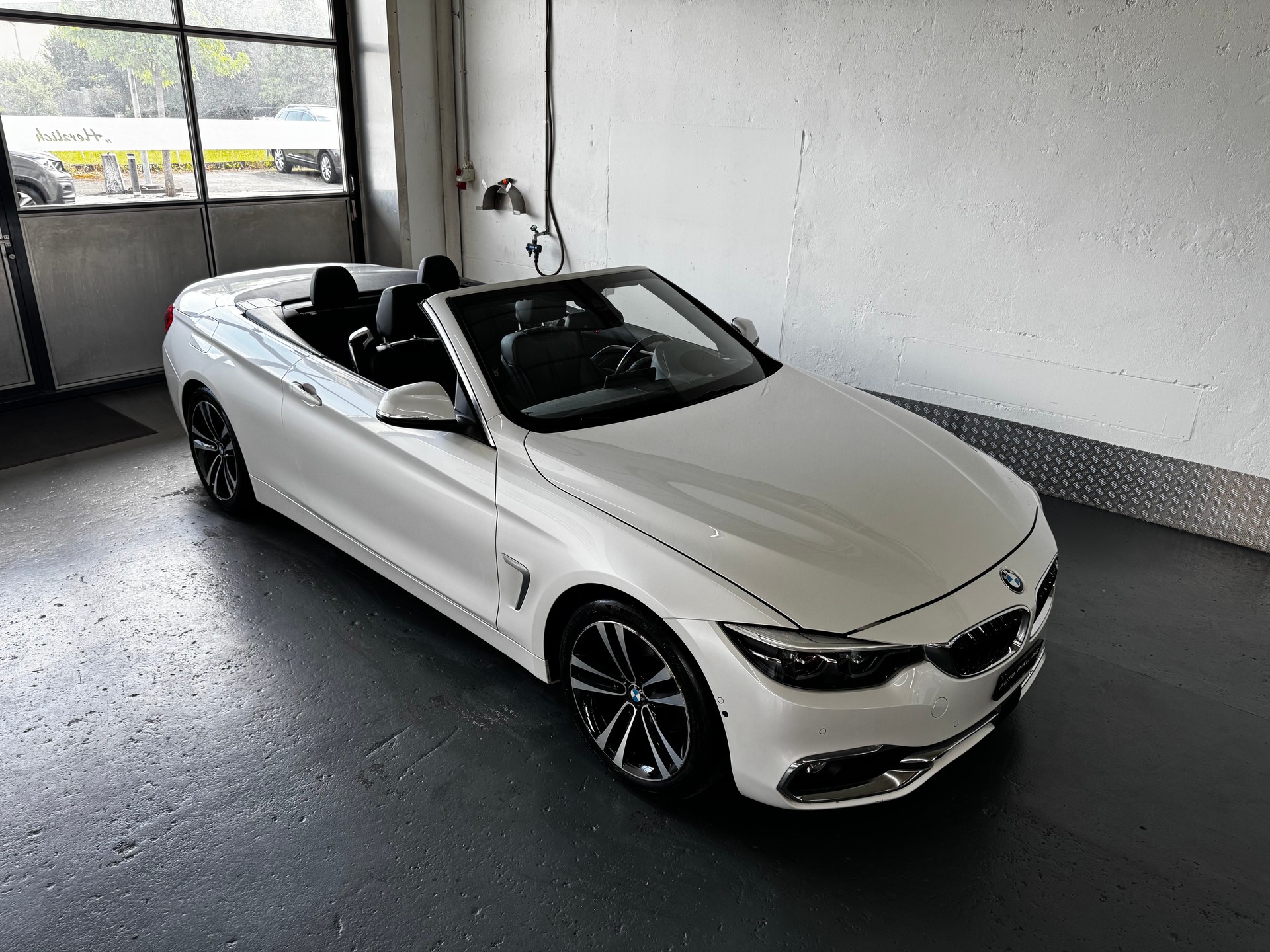 BMW 420d Cabriolet Luxury Line Steptronic-showroom-element-1