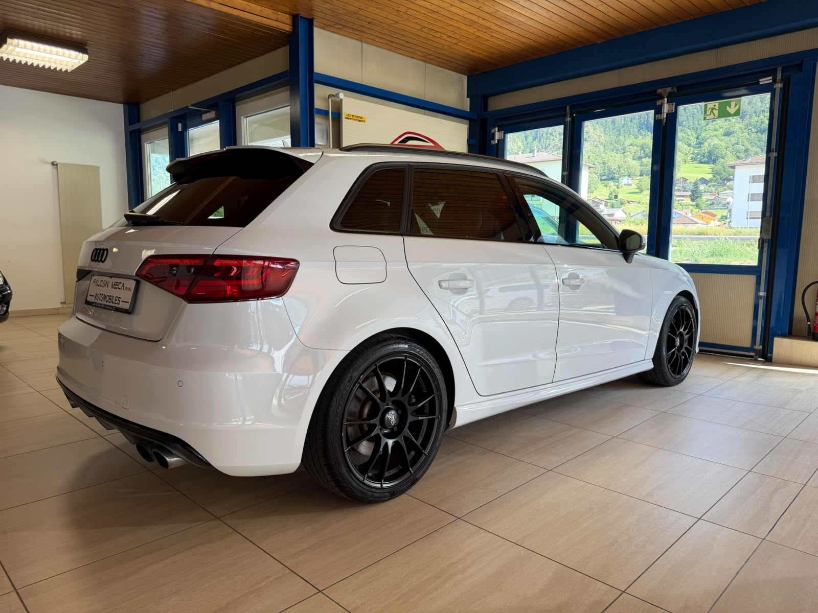 AUDI S3 Sportback 2.0 TFSI quattro S-tronic-image-12