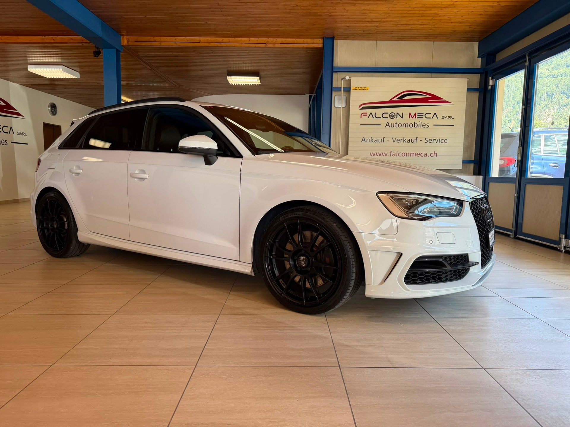 AUDI S3 Sportback 2.0 TFSI quattro S-tronic-showroom-element-1