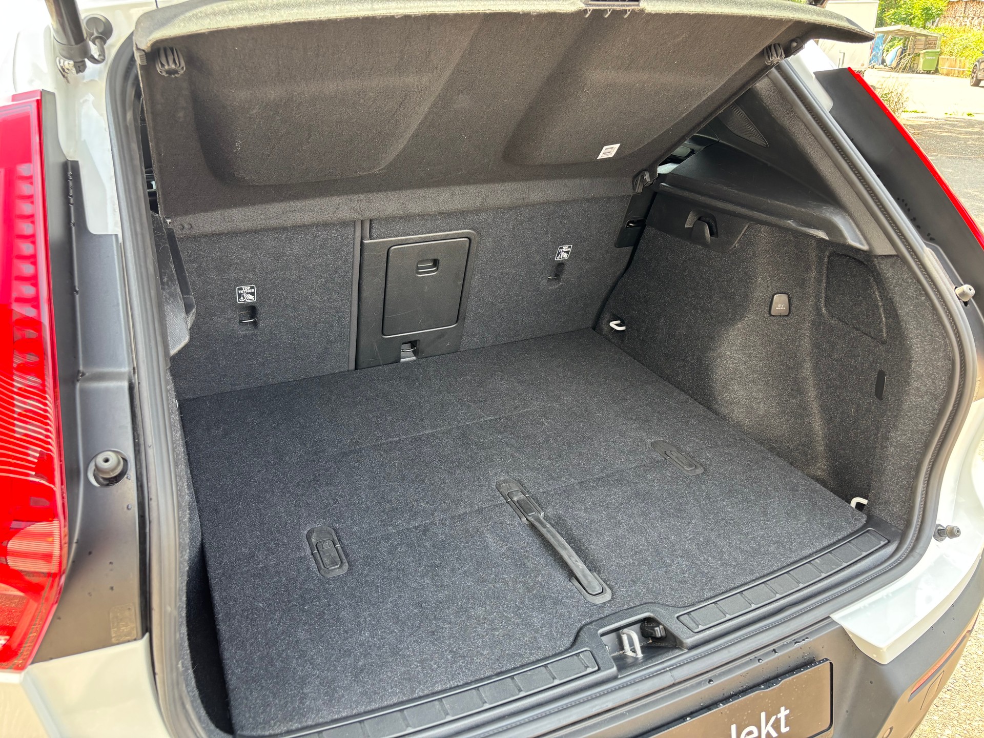 VOLVO XC40 2.0 B4 MH Plus Dark-image-9