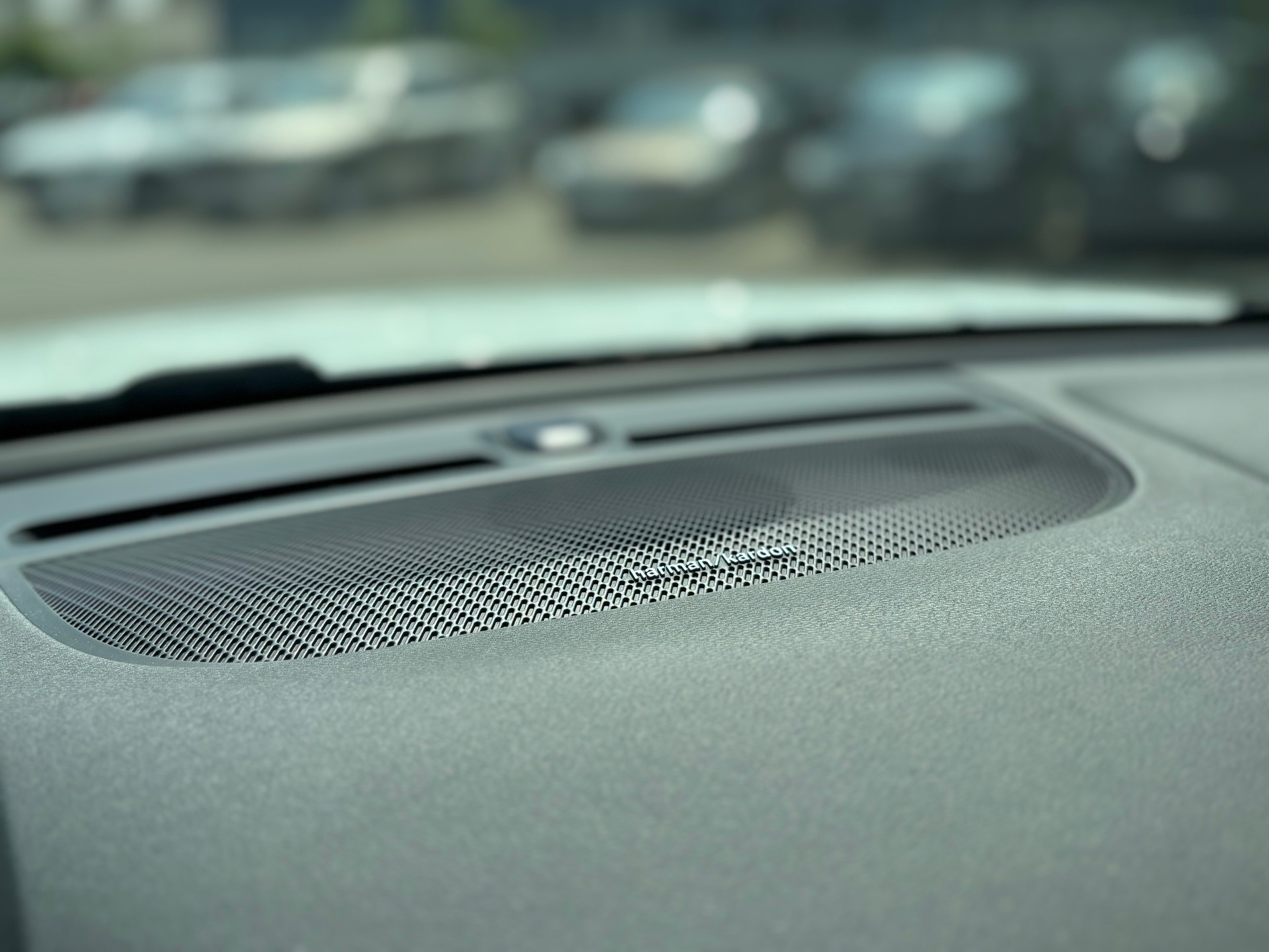 VOLVO XC40 2.0 B4 MH Plus Dark-image-17