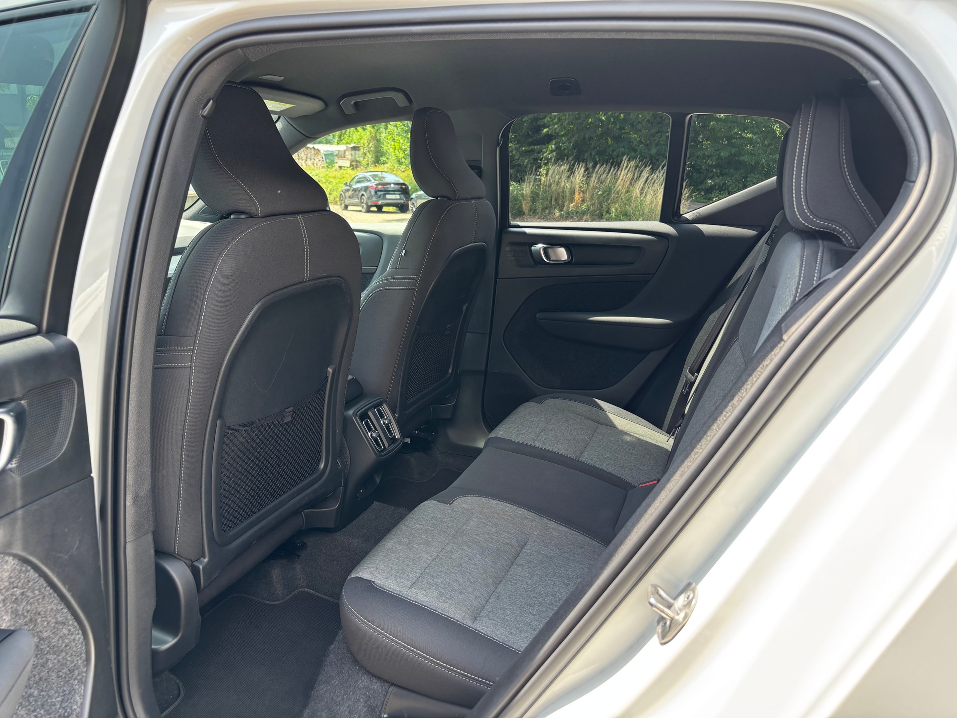 VOLVO XC40 2.0 B4 MH Plus Dark-image-11