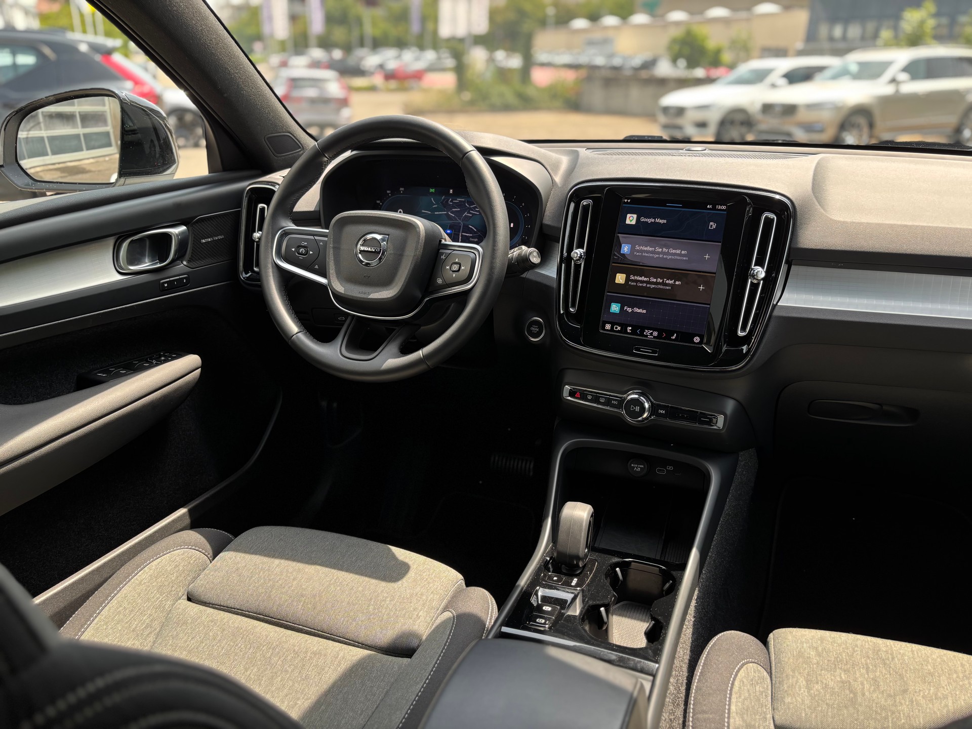 VOLVO XC40 2.0 B4 MH Plus Dark-image-13