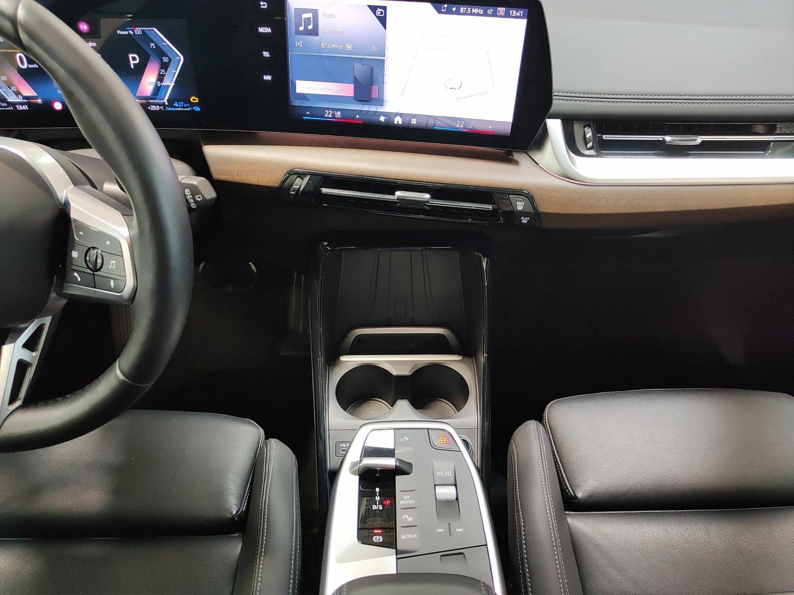BMW 230e xDrive paddles Active Tourer-image-12