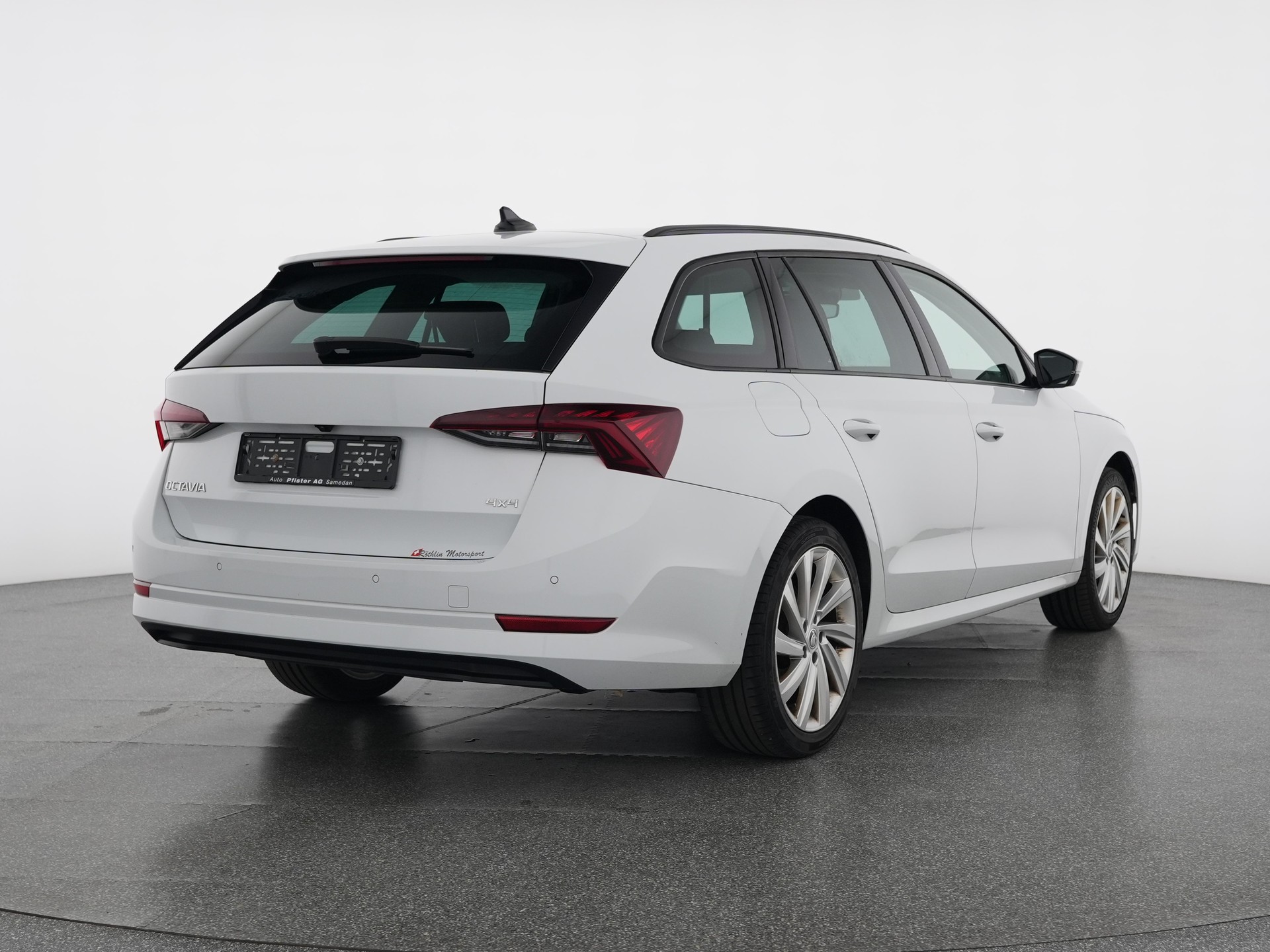 SKODA Octavia Combi 2.0 TDI DSG Style 4x4-showroom-element-2