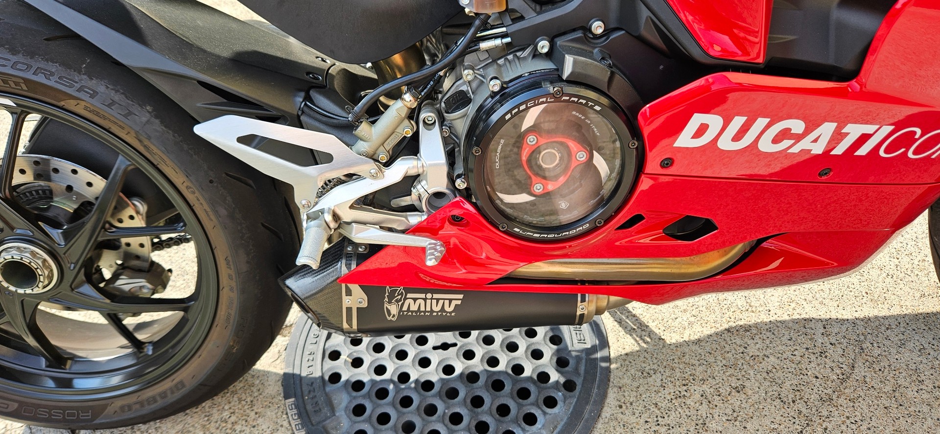 DUCATI Panigale V2-image-4