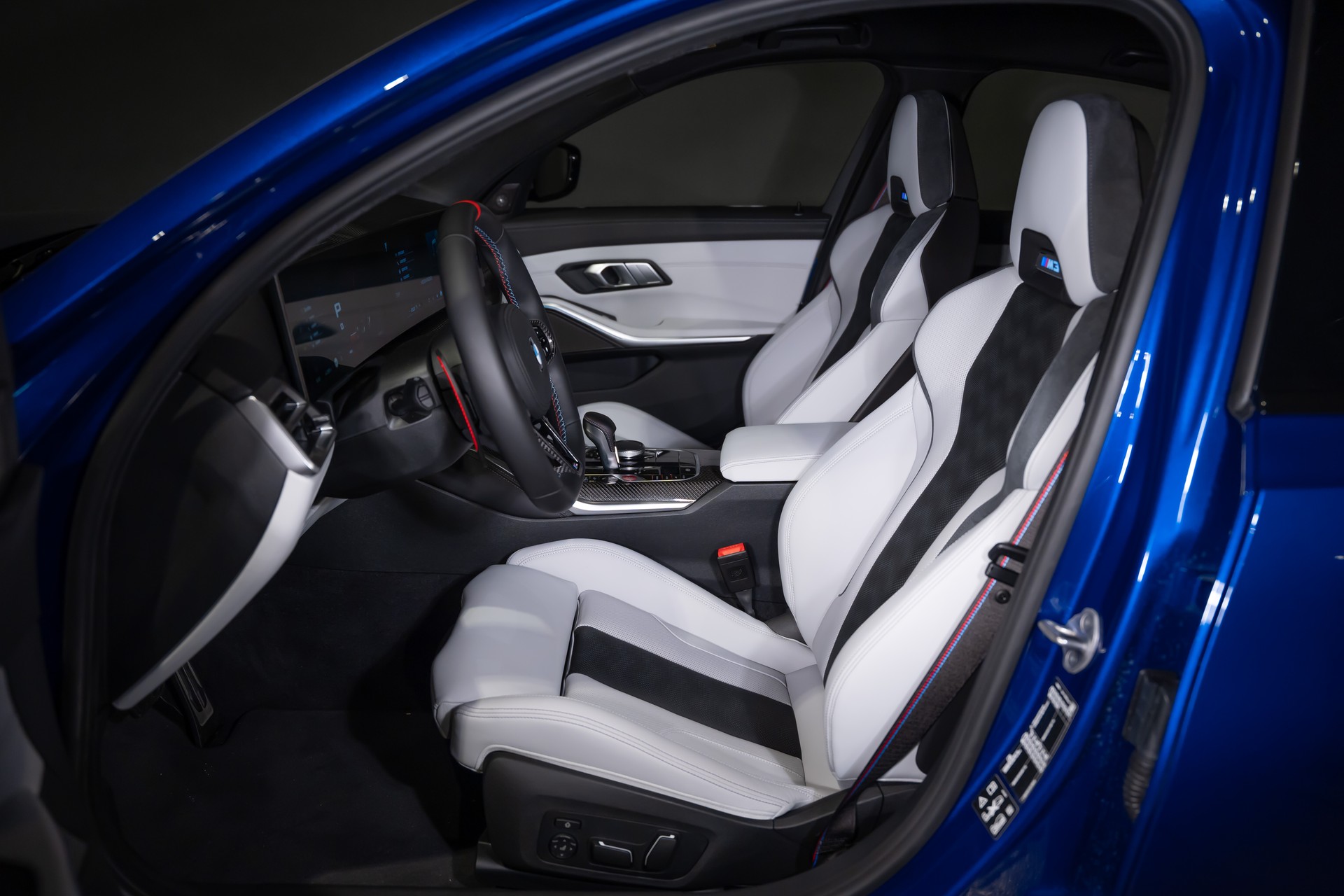 BMW M3 Competition xDrive-image-15