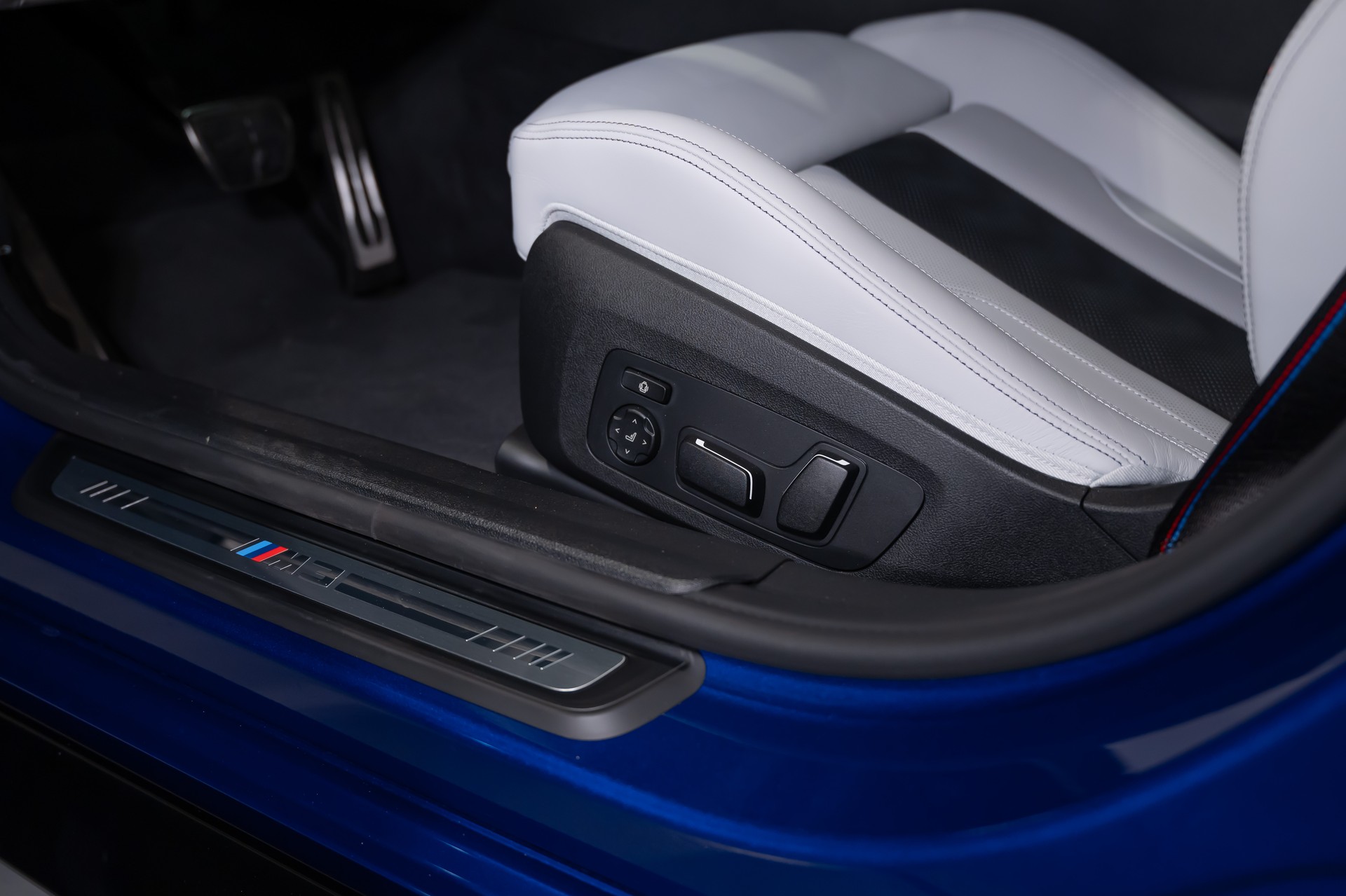BMW M3 Competition xDrive-image-18