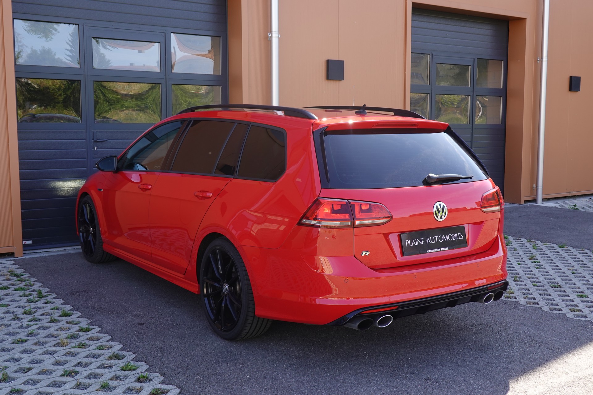 VW Golf Variant 2.0 TSI R 4 Motion DSG * CH Auto * Camera recul * Capteurs avant/arriere * Toit Ouvrant * Phares Xenon *-image-9