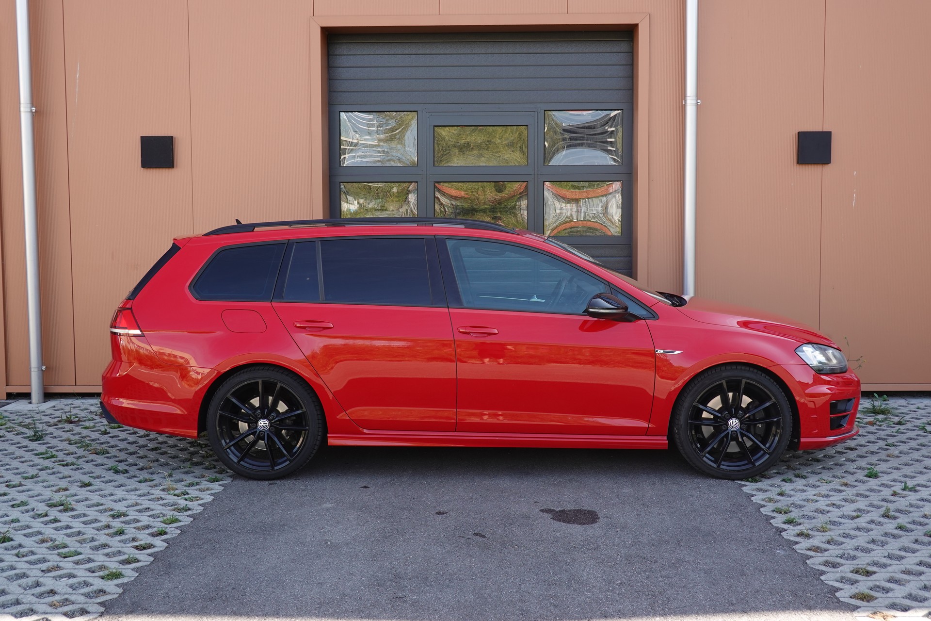 VW Golf Variant 2.0 TSI R 4 Motion DSG * CH Auto * Camera recul * Capteurs avant/arriere * Toit Ouvrant * Phares Xenon *-showroom-element-3