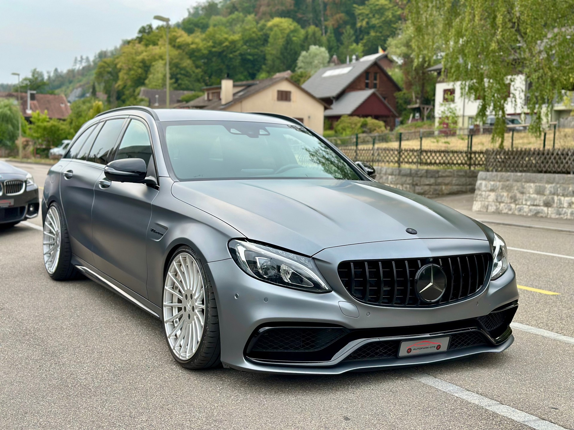 MERCEDES-BENZ C 63 AMG Speedshift-showroom-element-1