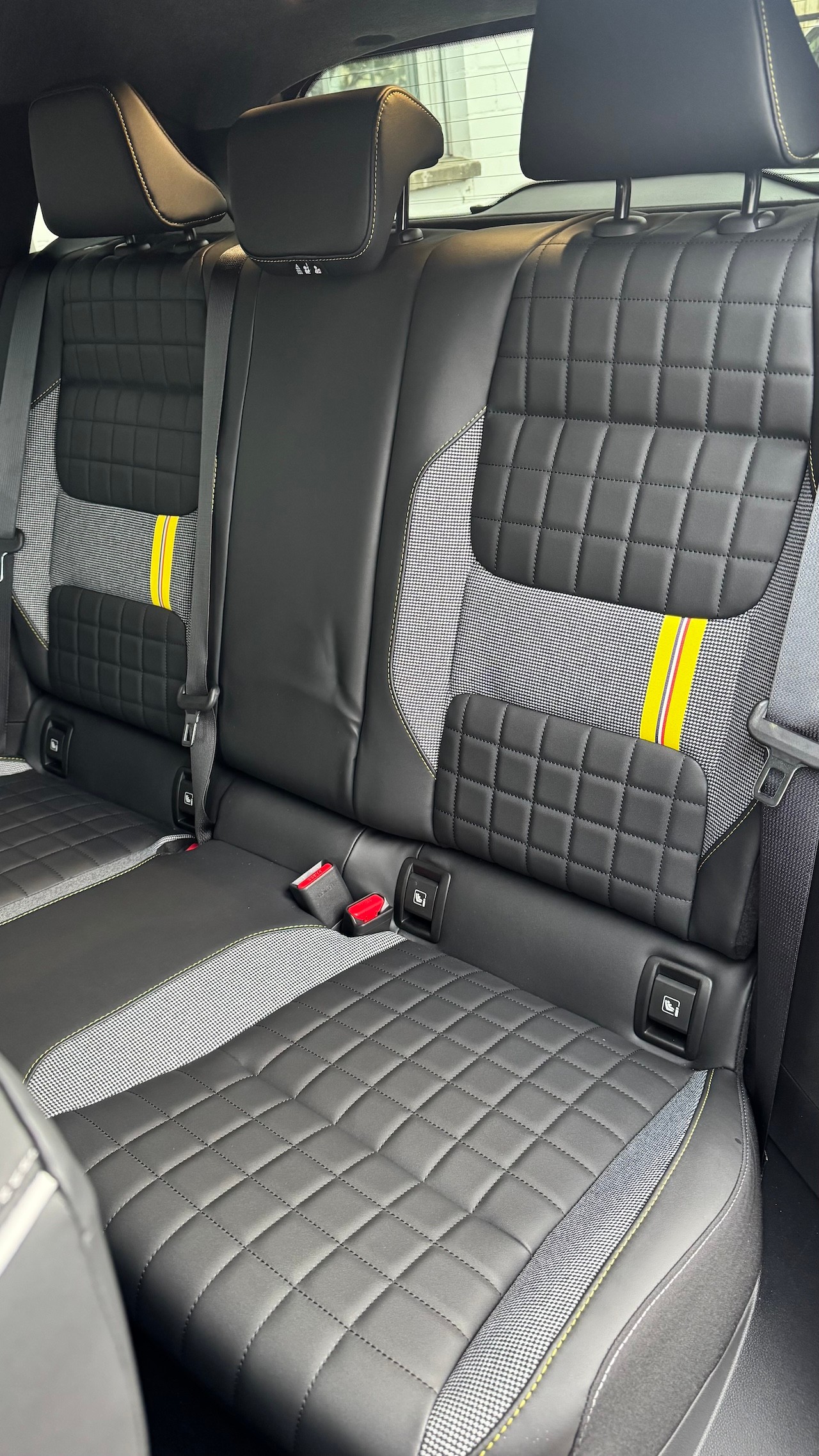 RENAULT R4 E-Tech Comfort Range 52 kWh Iconic-image-30