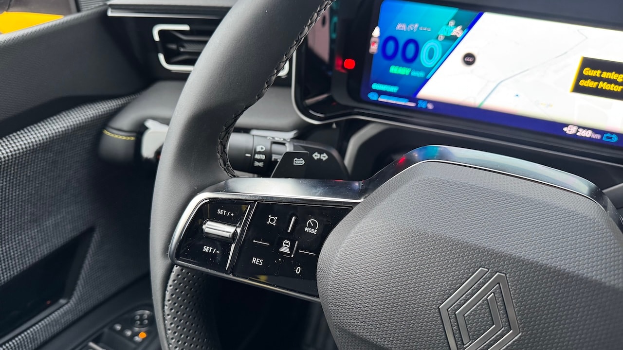 RENAULT R4 E-Tech Comfort Range 52 kWh Iconic-image-19