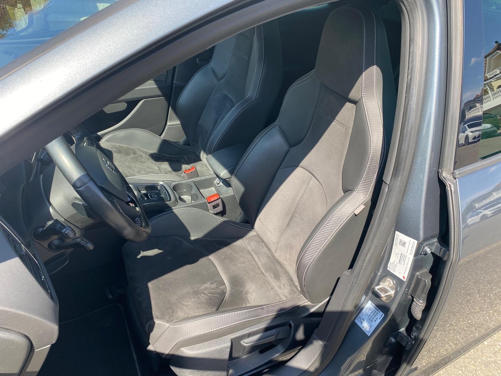 SEAT Leon 2.0 TSI Cupra 300 DSG-image-8
