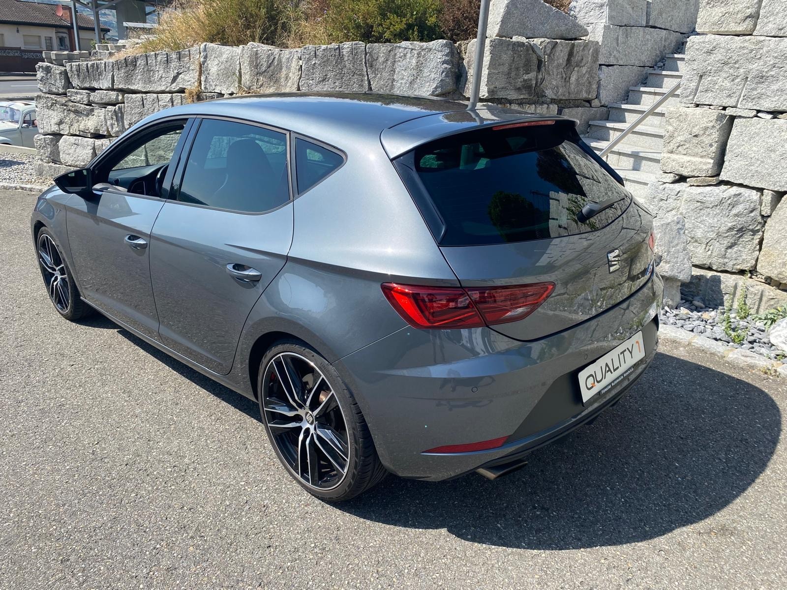 SEAT Leon 2.0 TSI Cupra 300 DSG-image-2