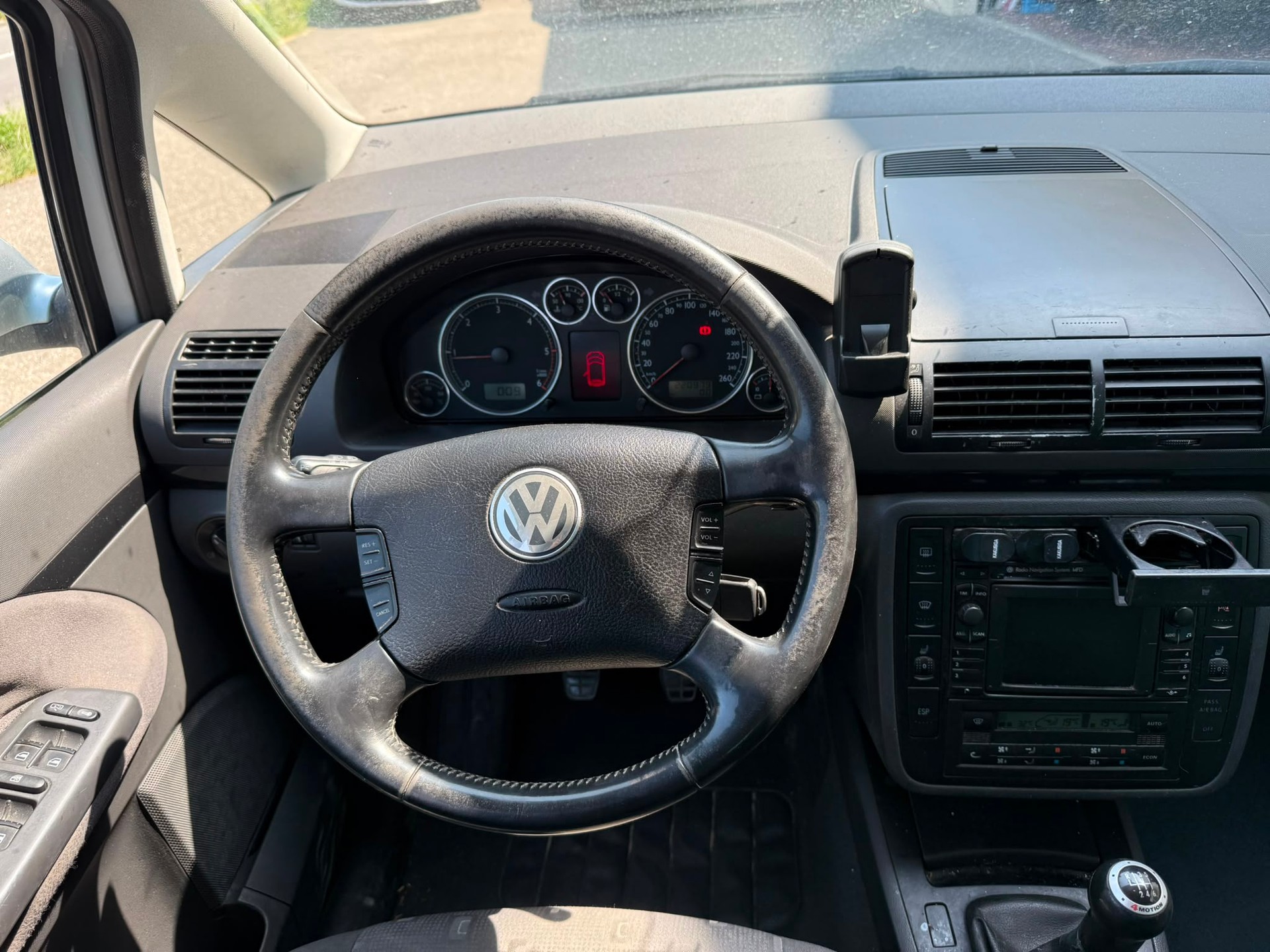 VW Sharan 1.9 TDI Freestyle 4Motion-image-5