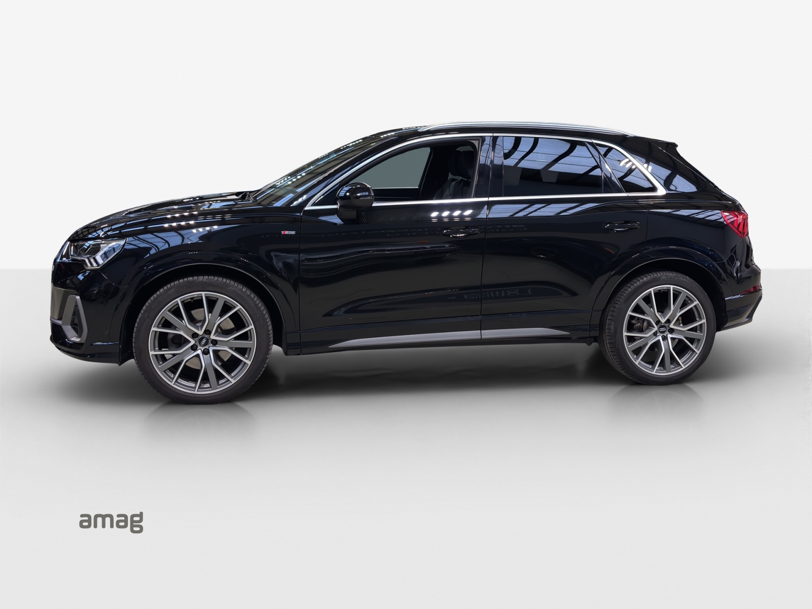 AUDI Q3 45 TFSI advanced quattro S-tronic-showroom-element-1