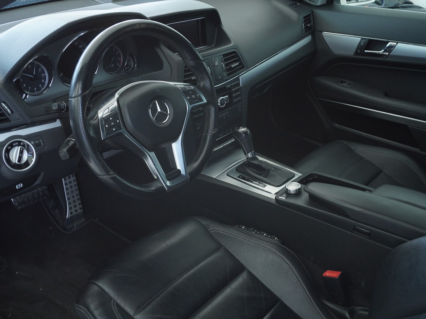 MERCEDES-BENZ E 200 CGI BlueEfficiency 7G-Tronic-showroom-element-2