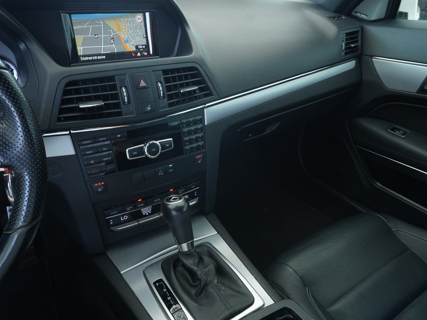 MERCEDES-BENZ E 200 CGI BlueEfficiency 7G-Tronic-image-5