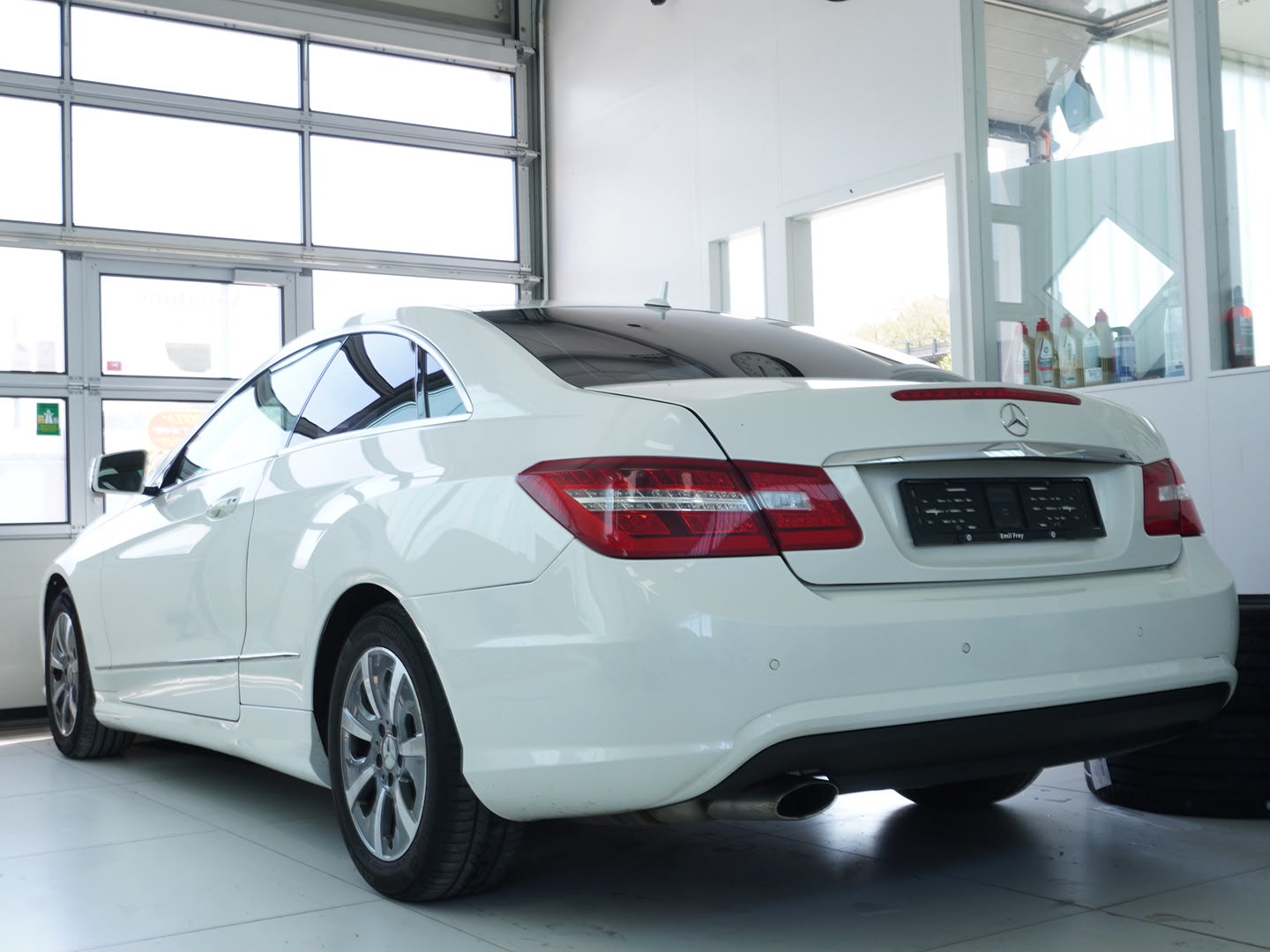 MERCEDES-BENZ E 200 CGI BlueEfficiency 7G-Tronic-showroom-element-1