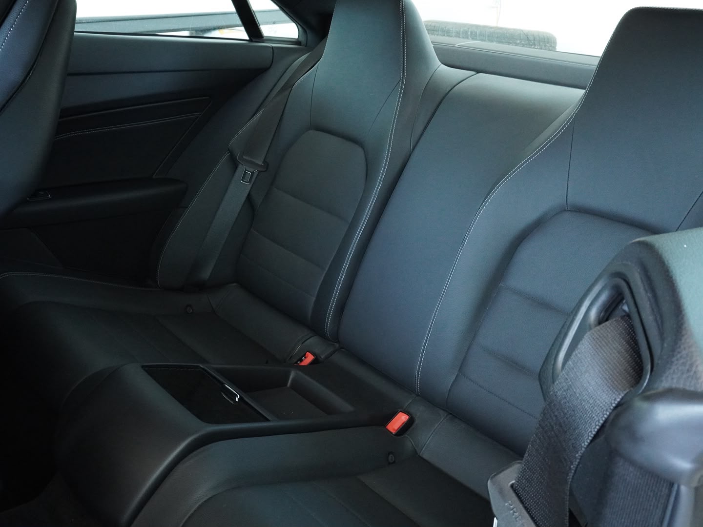 MERCEDES-BENZ E 200 CGI BlueEfficiency 7G-Tronic-image-4