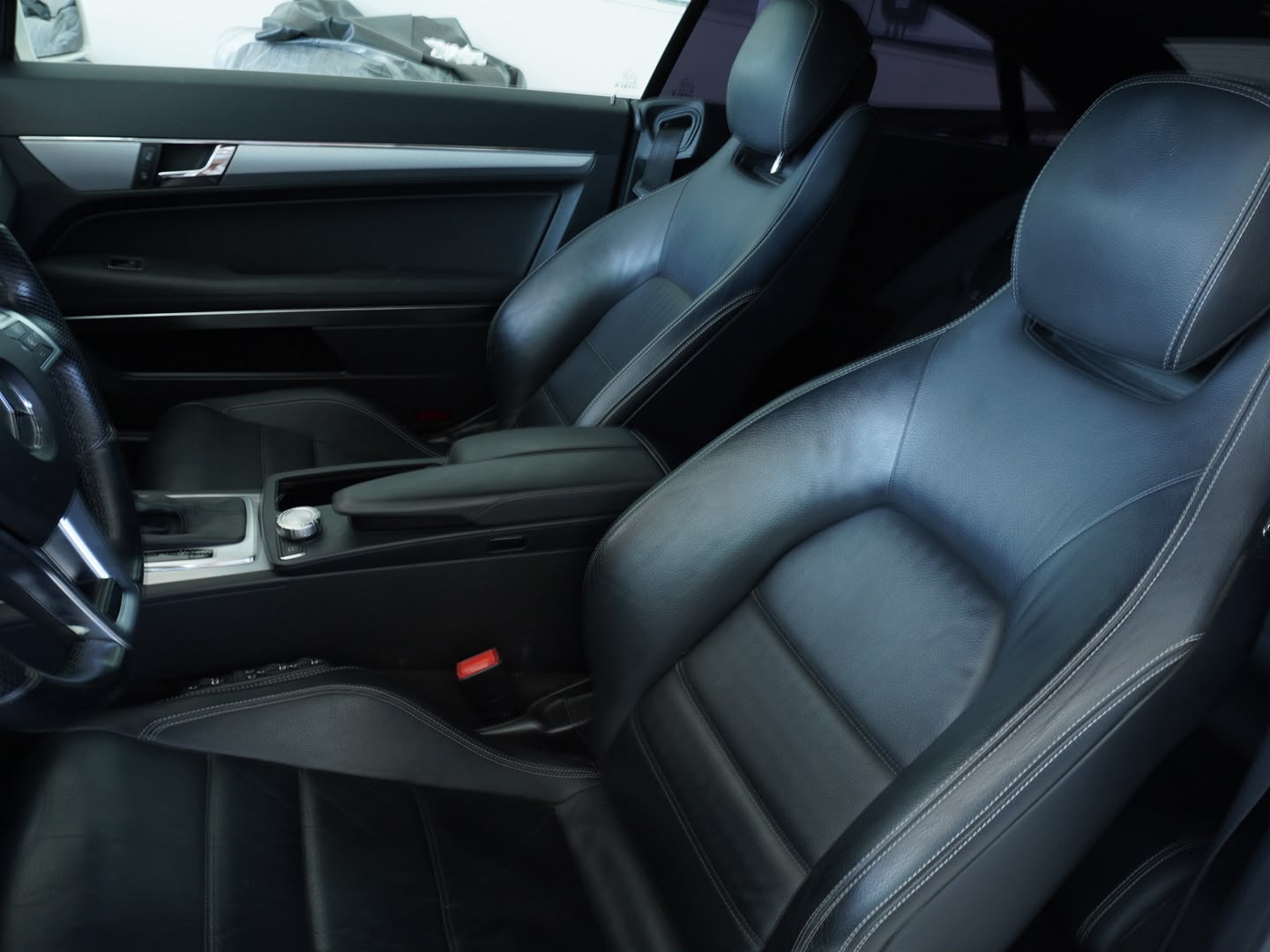 MERCEDES-BENZ E 200 CGI BlueEfficiency 7G-Tronic-showroom-element-3
