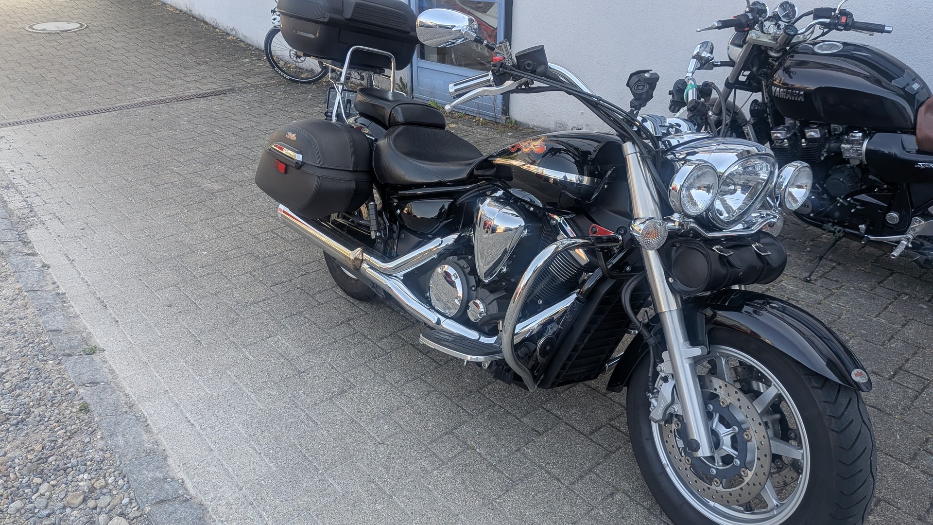 YAMAHA XVS 1300 A Midnight Star-image-1