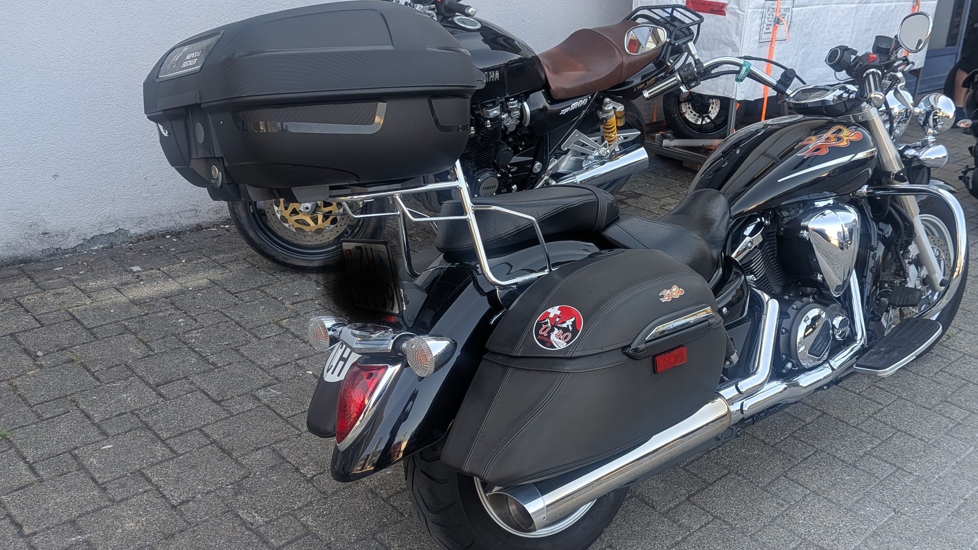 YAMAHA XVS 1300 A Midnight Star-image-2