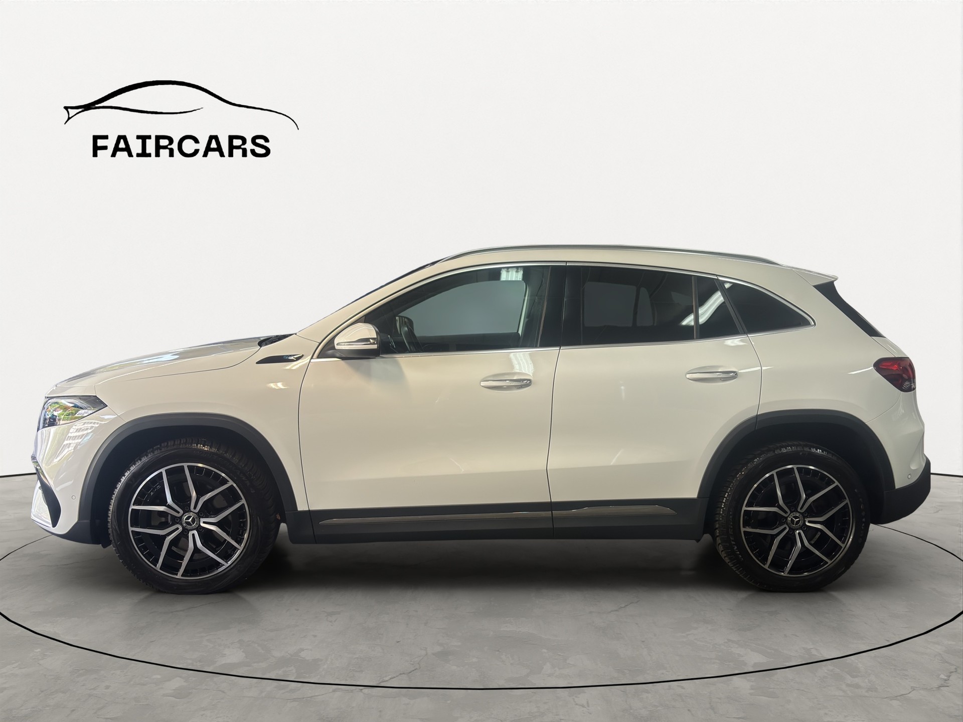 MERCEDES-BENZ EQA 300 AMG Line 4Matic, inkl. gratis Service-showroom-element-2