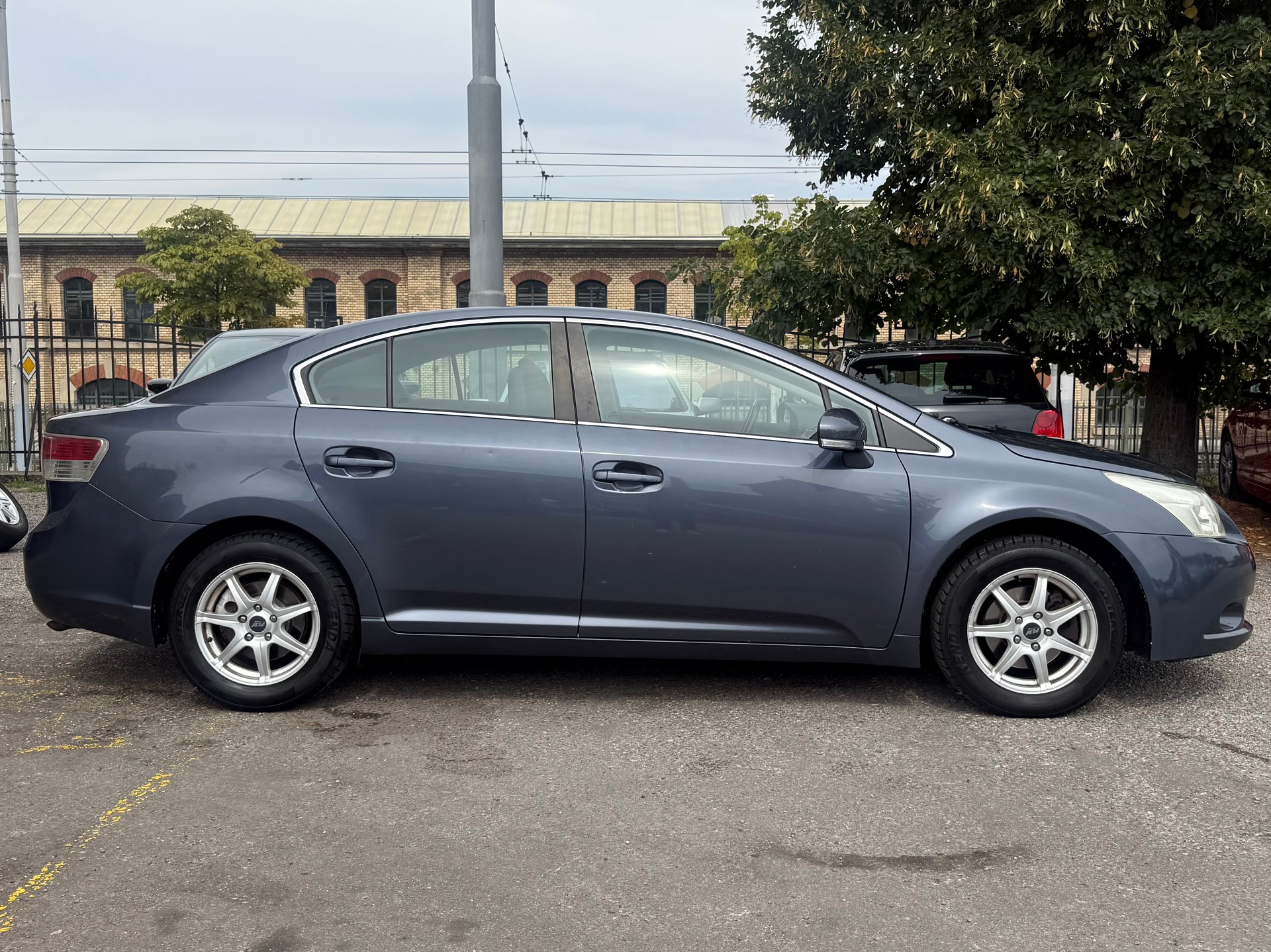 TOYOTA Avensis 2.0D-4D Linea Luna-image-3