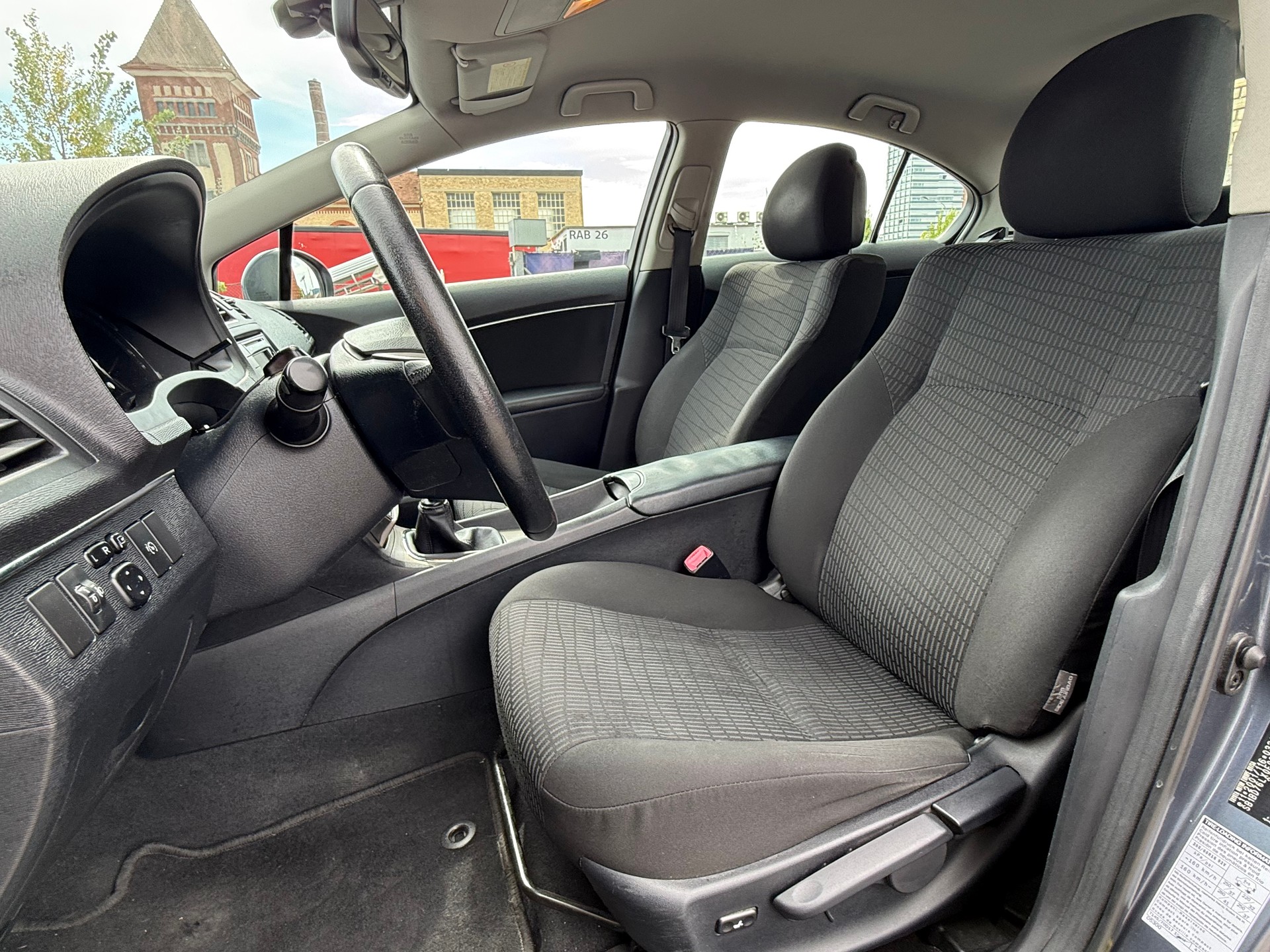 TOYOTA Avensis 2.0D-4D Linea Luna-image-10