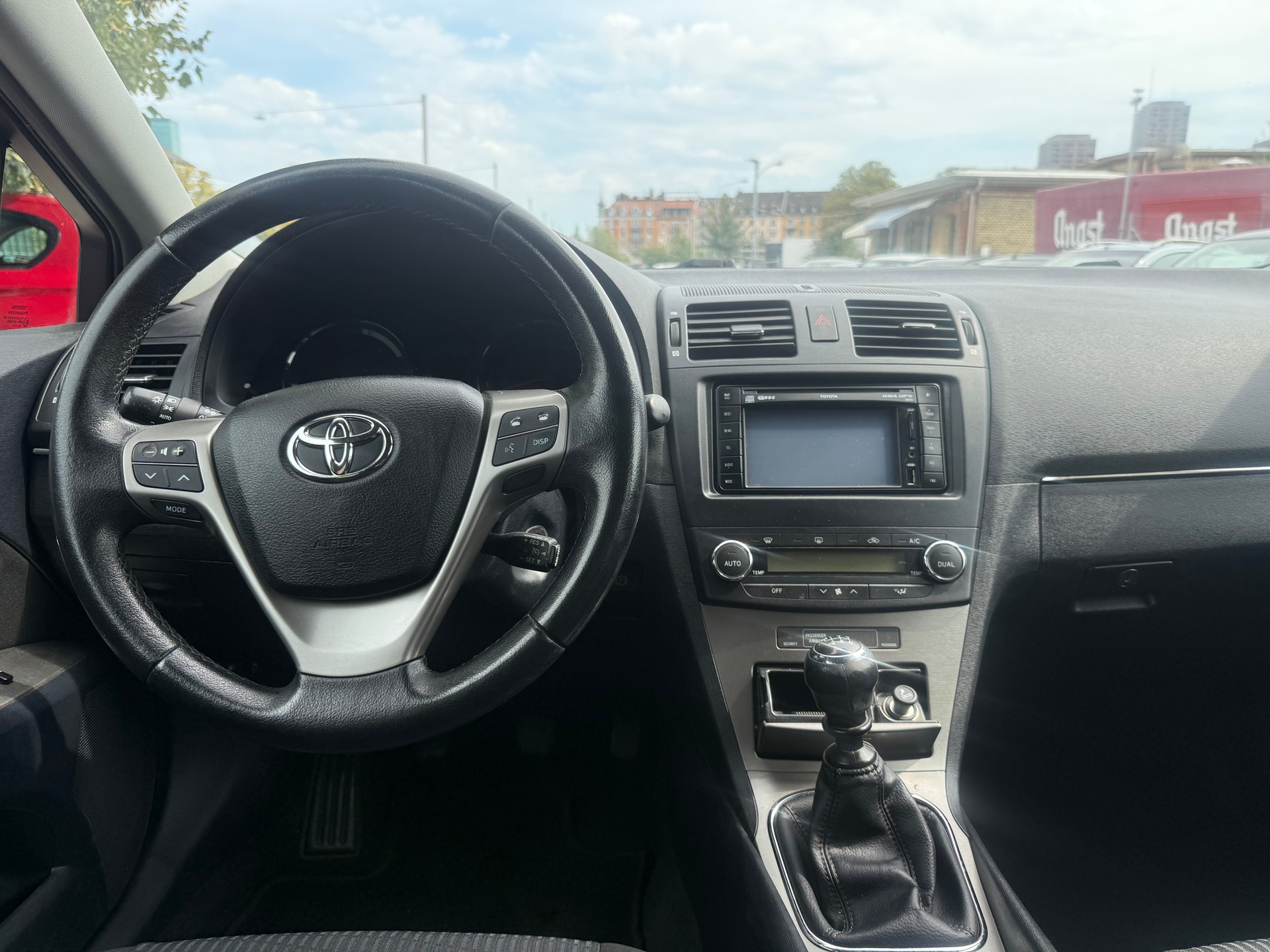 TOYOTA Avensis 2.0D-4D Linea Luna-image-9