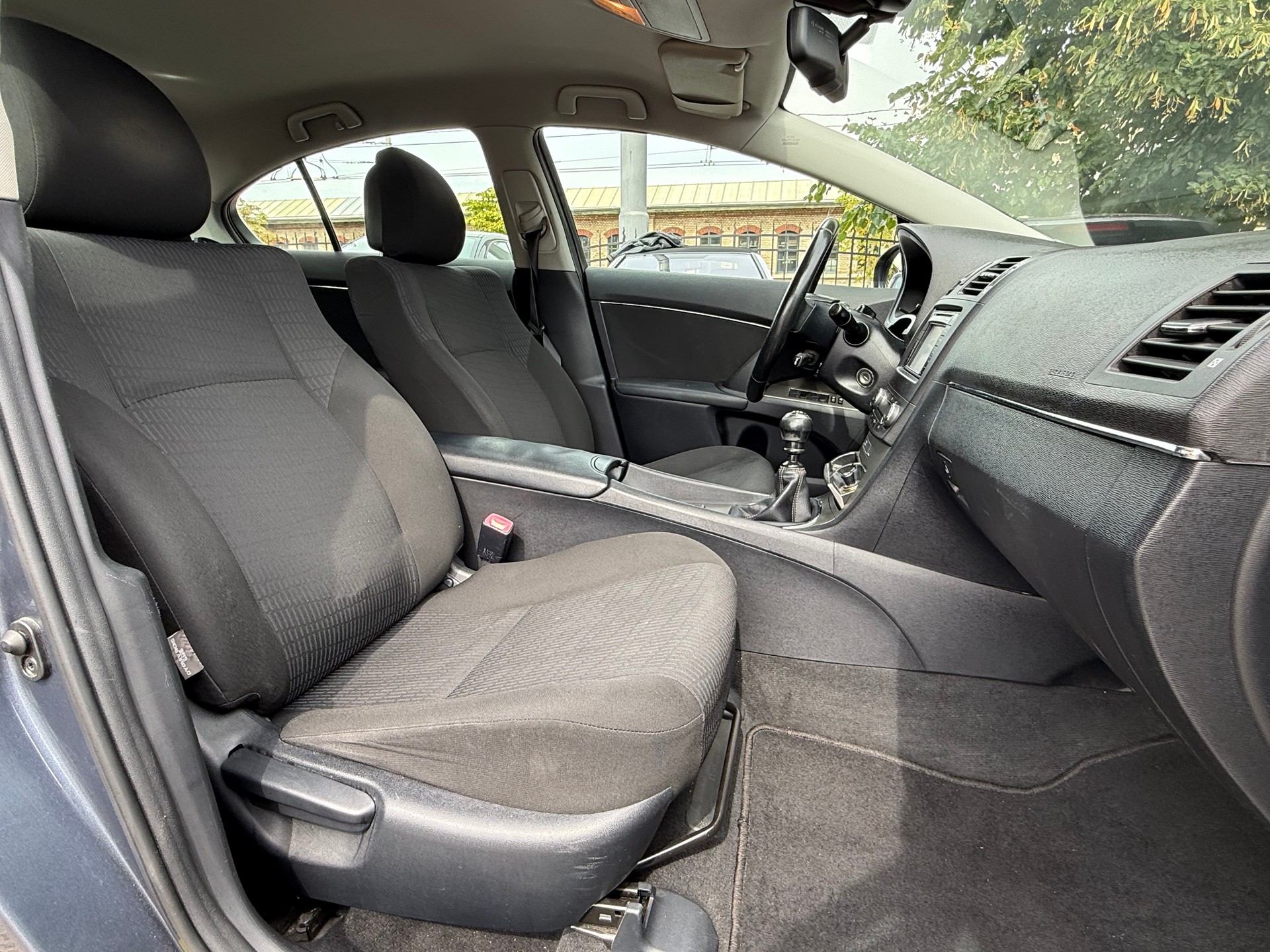 TOYOTA Avensis 2.0D-4D Linea Luna-image-11