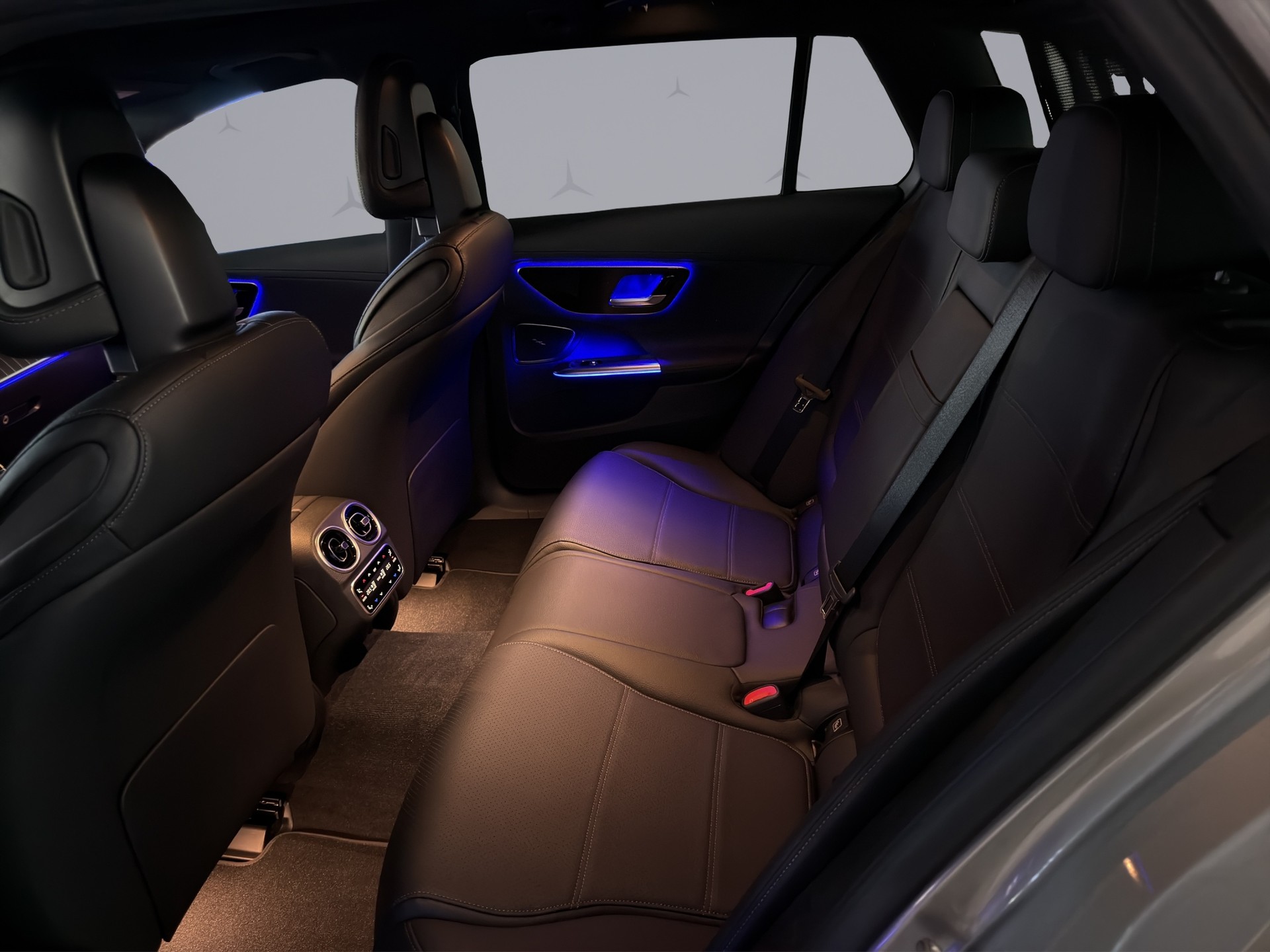 MERCEDES-BENZ C 220 d AMG Line 4matic Kombi-image-9