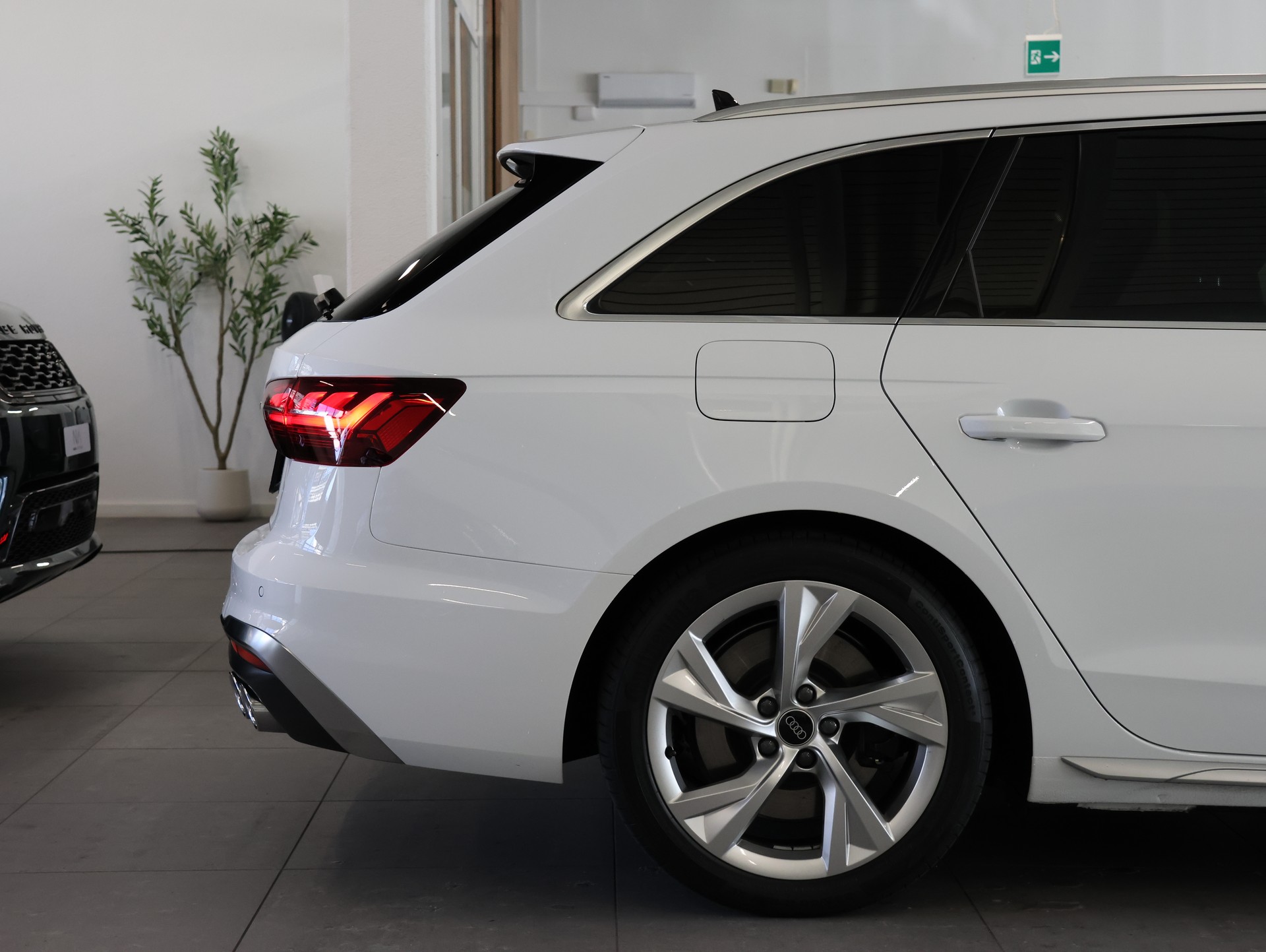 AUDI S4 Avant 3.0 TDI quattro tiptronic *Rückfahrkamera* *Sitzheizung*-image-8