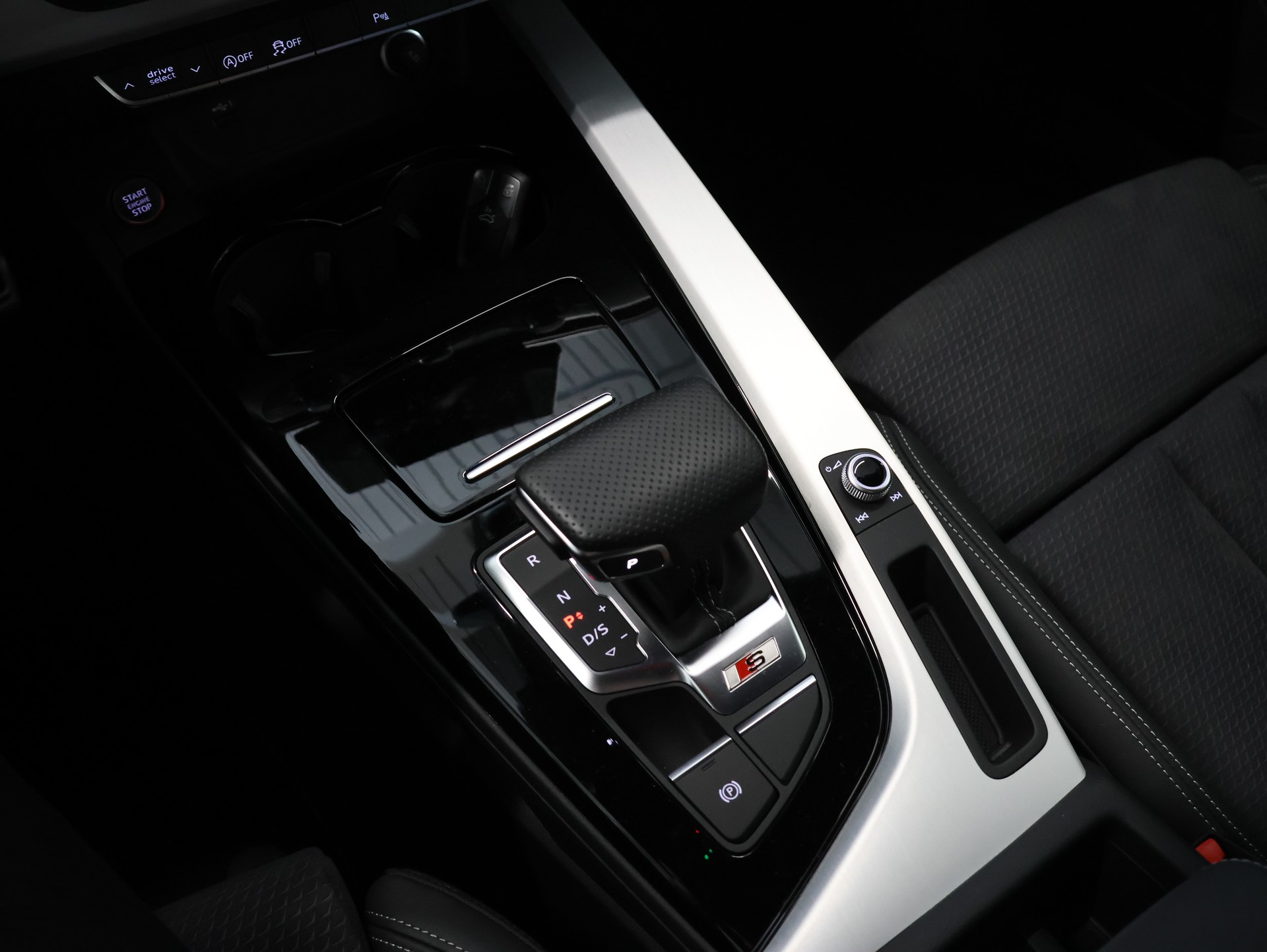 AUDI S4 Avant 3.0 TDI quattro tiptronic *Rückfahrkamera* *Sitzheizung*-image-25