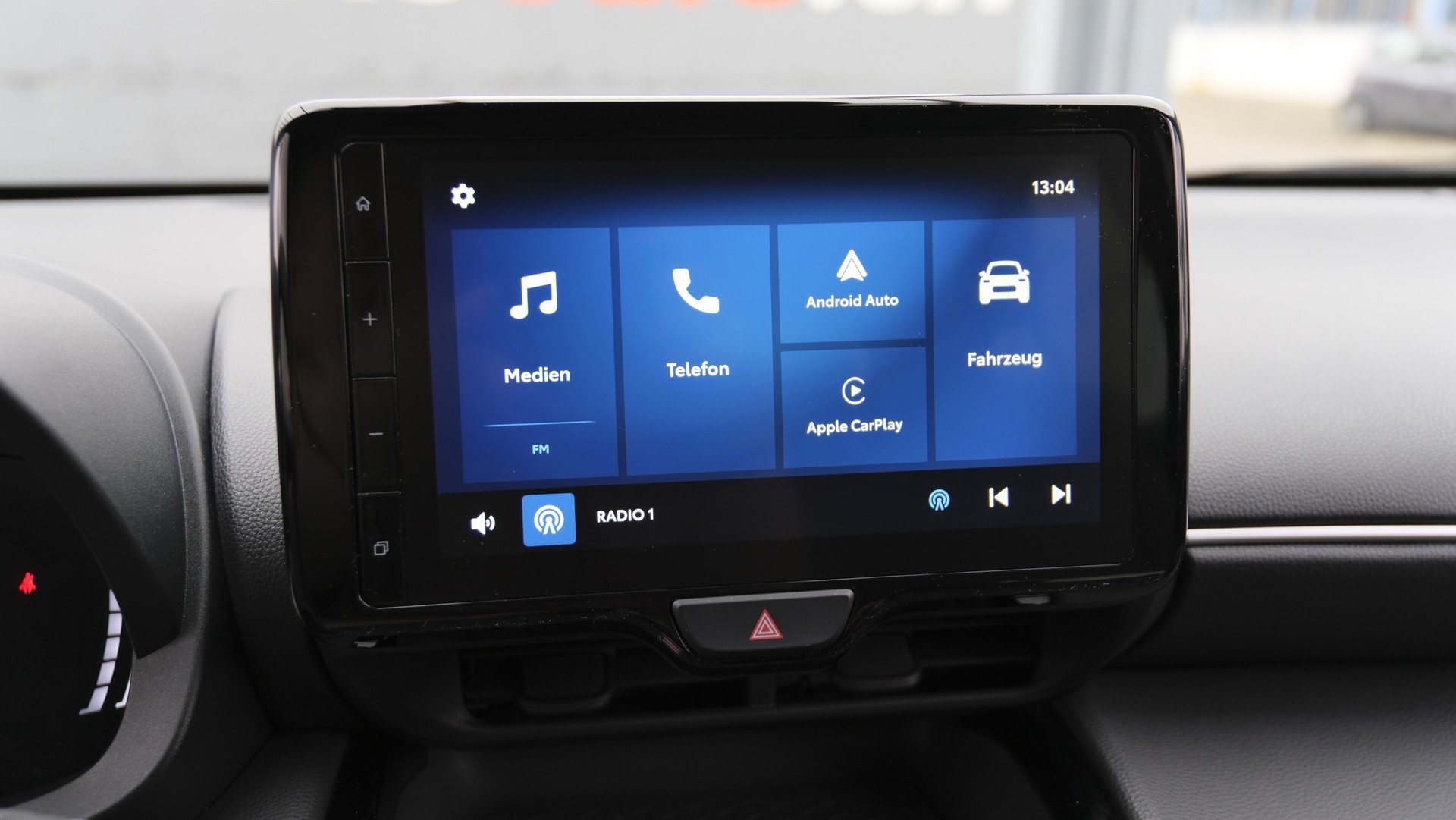 TOYOTA Yaris 1.5 Comfort e-CVT-image-19